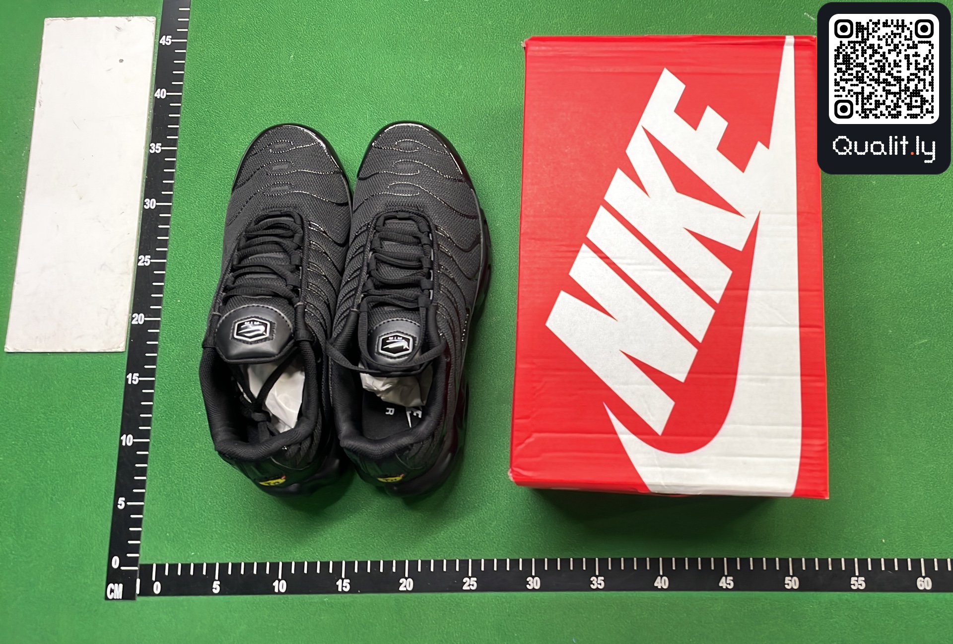 Sneakers QC photo 1 of 6
