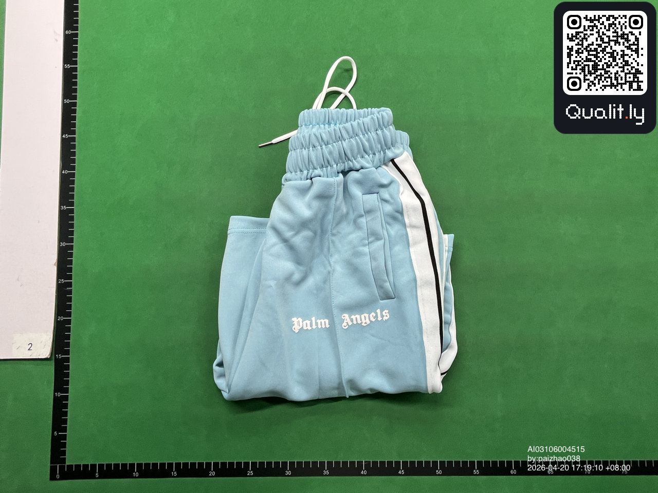 Short — photo QC 1 sur 42