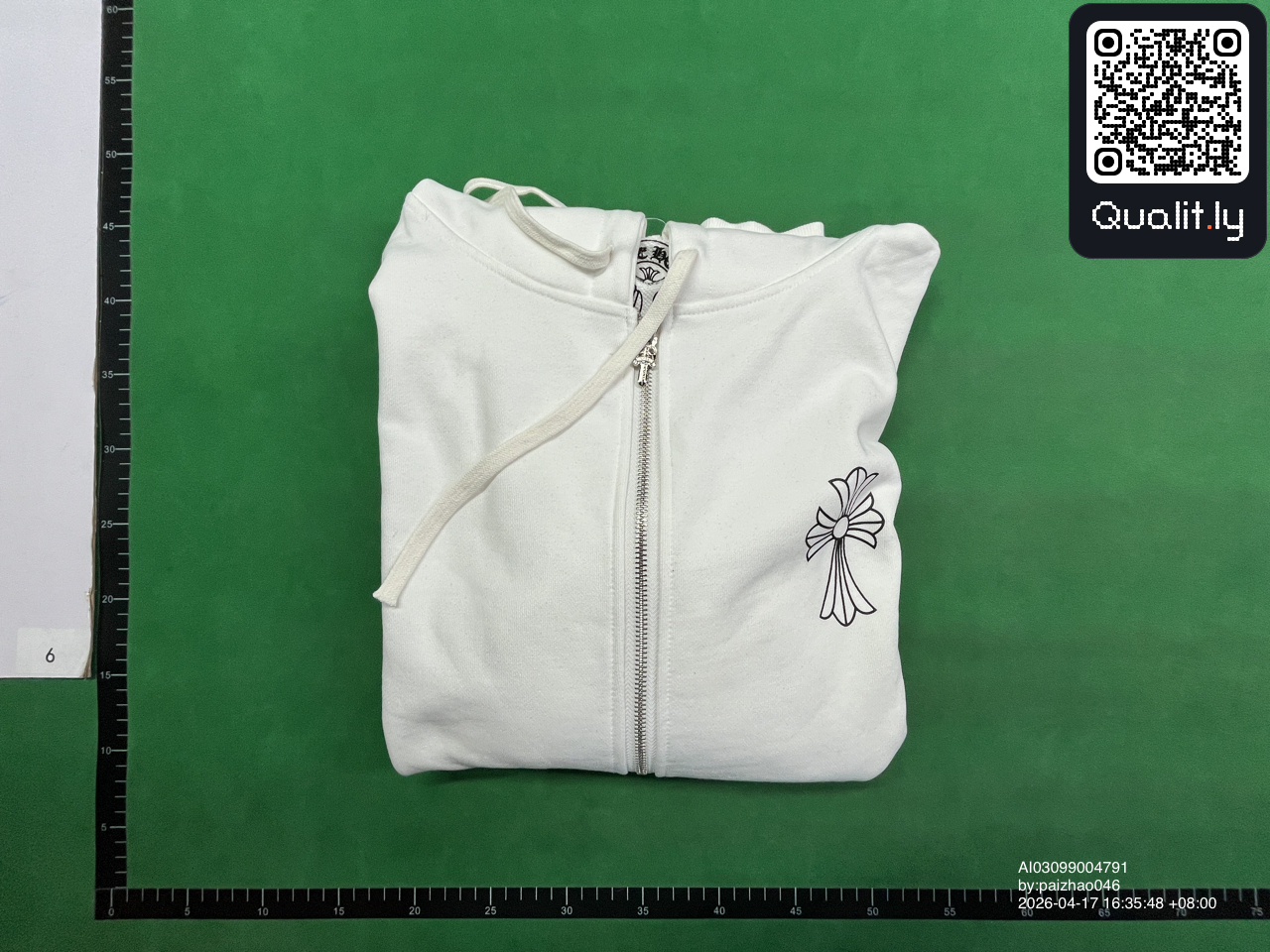 卫衣 QC 照片 1 / 4