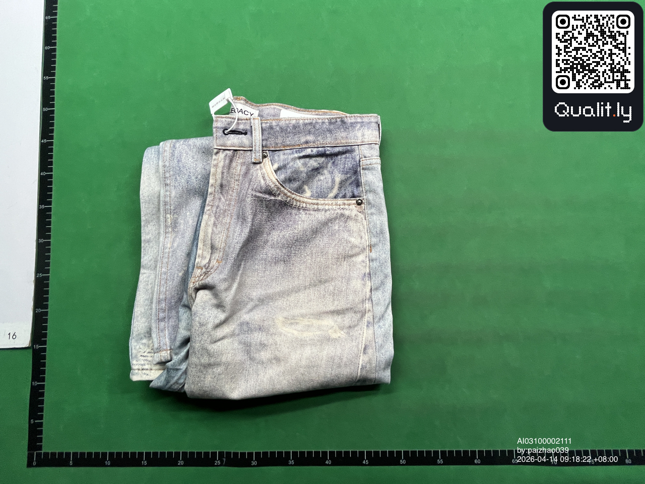 Jeans — QC-foto 1 av 4