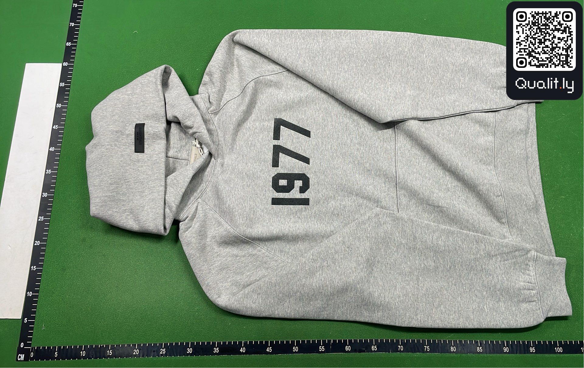 Hoodie — QC-Foto 2 von 12