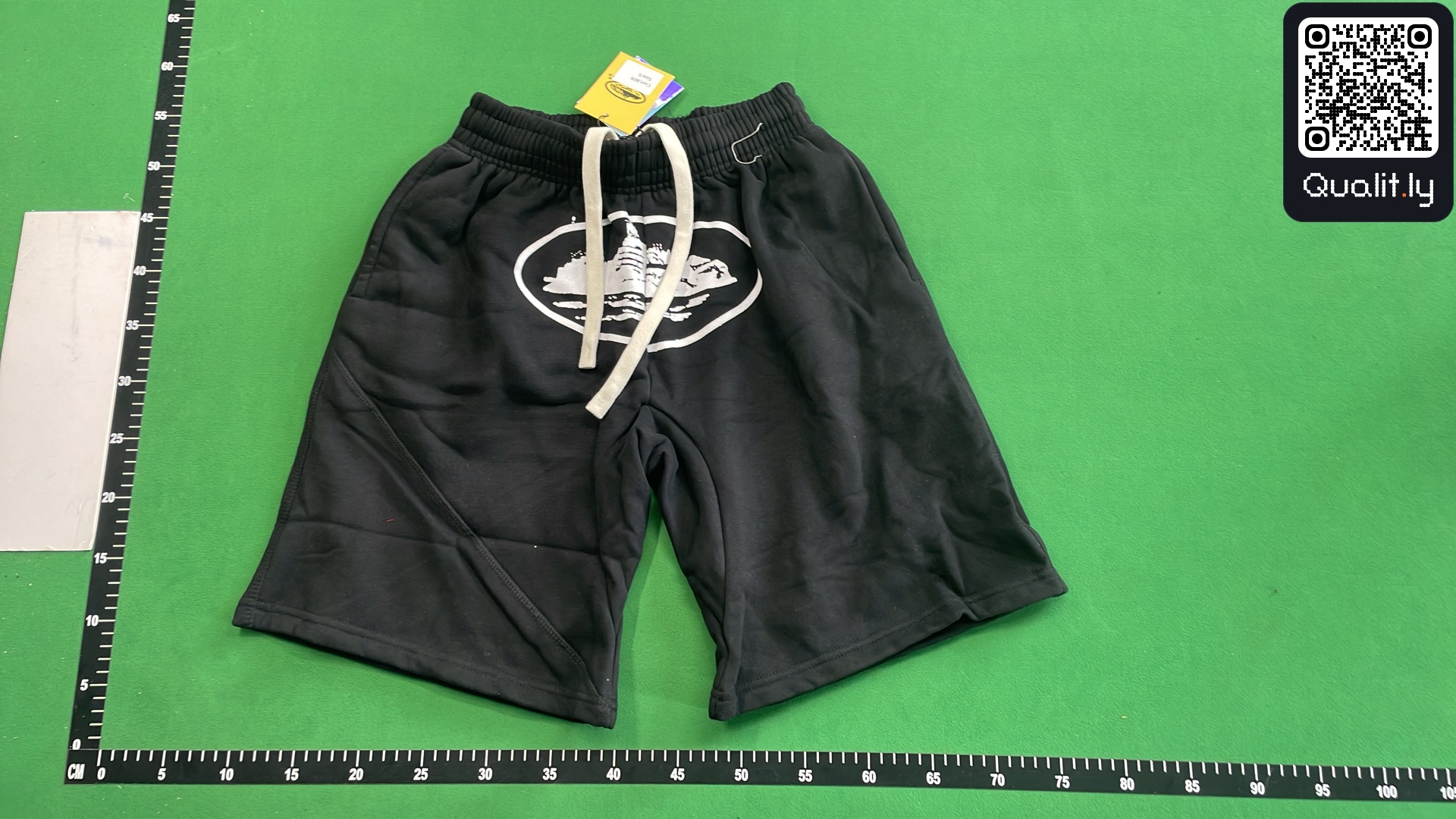 Shorts QC photo 2 of 40
