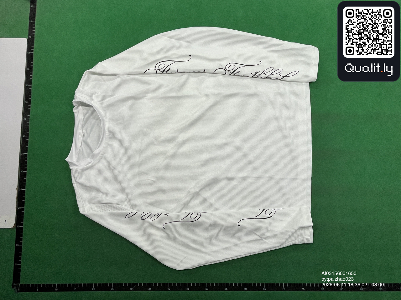 Camiseta — foto QC 2 de 30