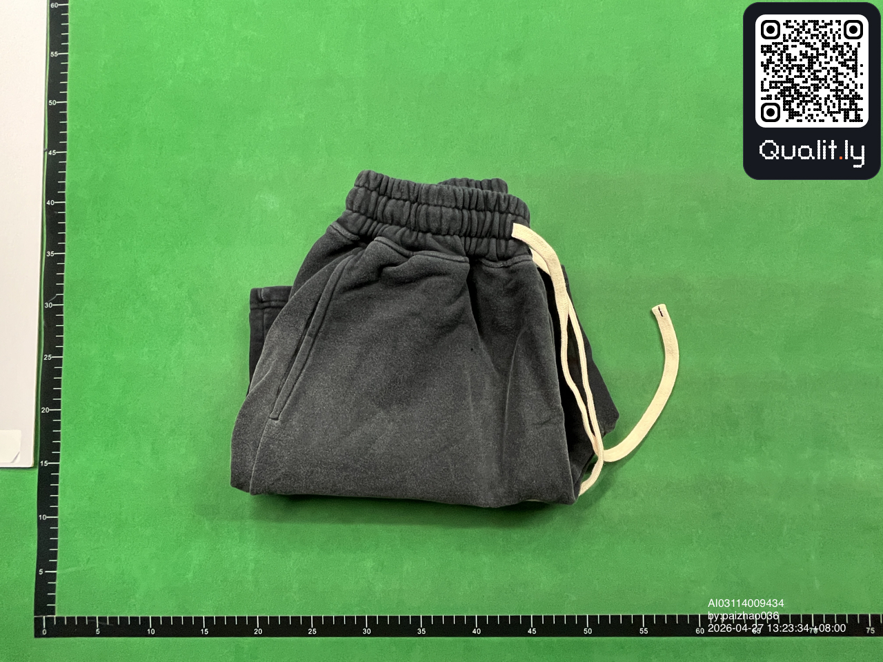 Pantaloncini — foto QC 1 di 30