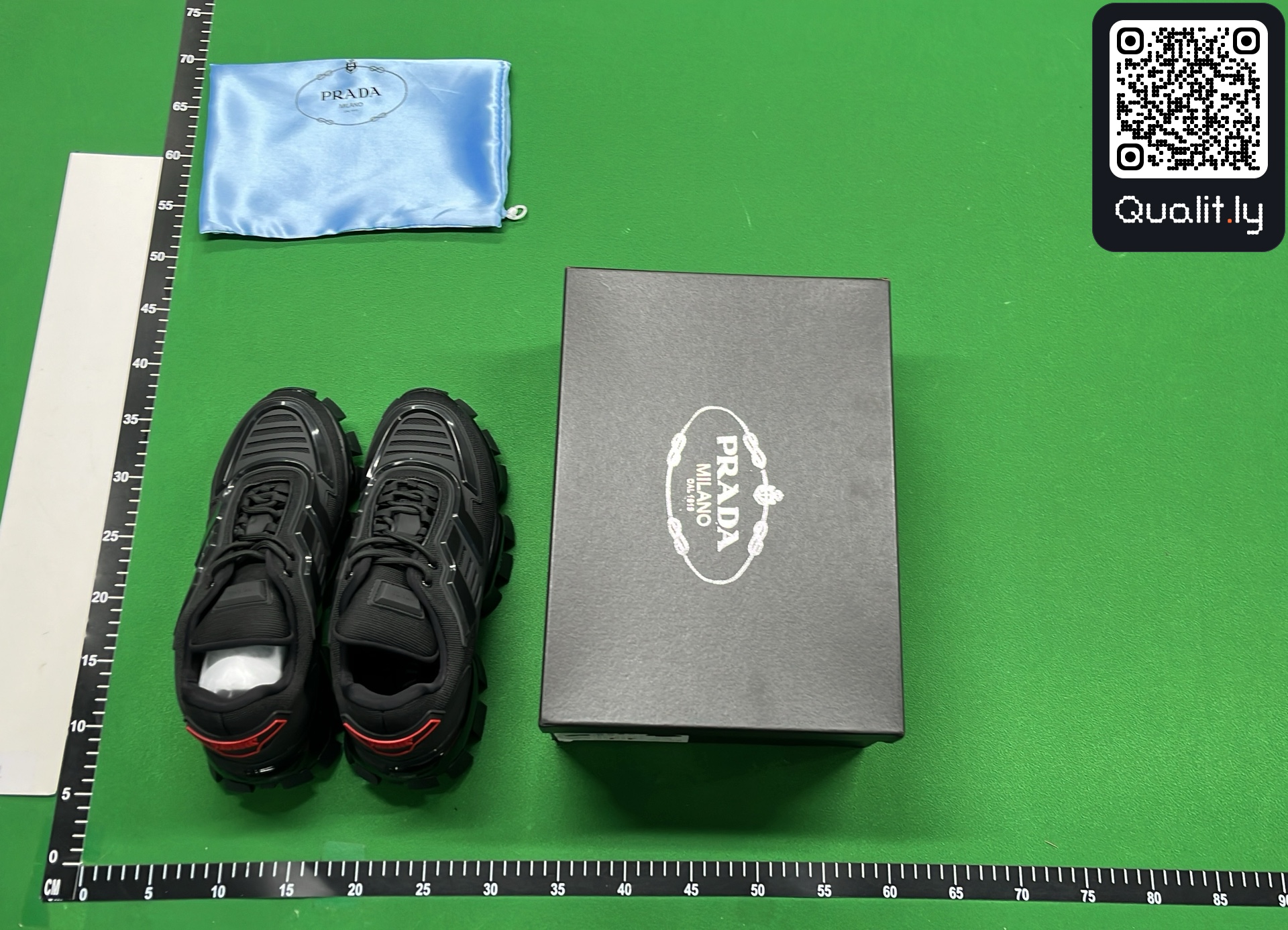Sneakers QC photo 1 of 28