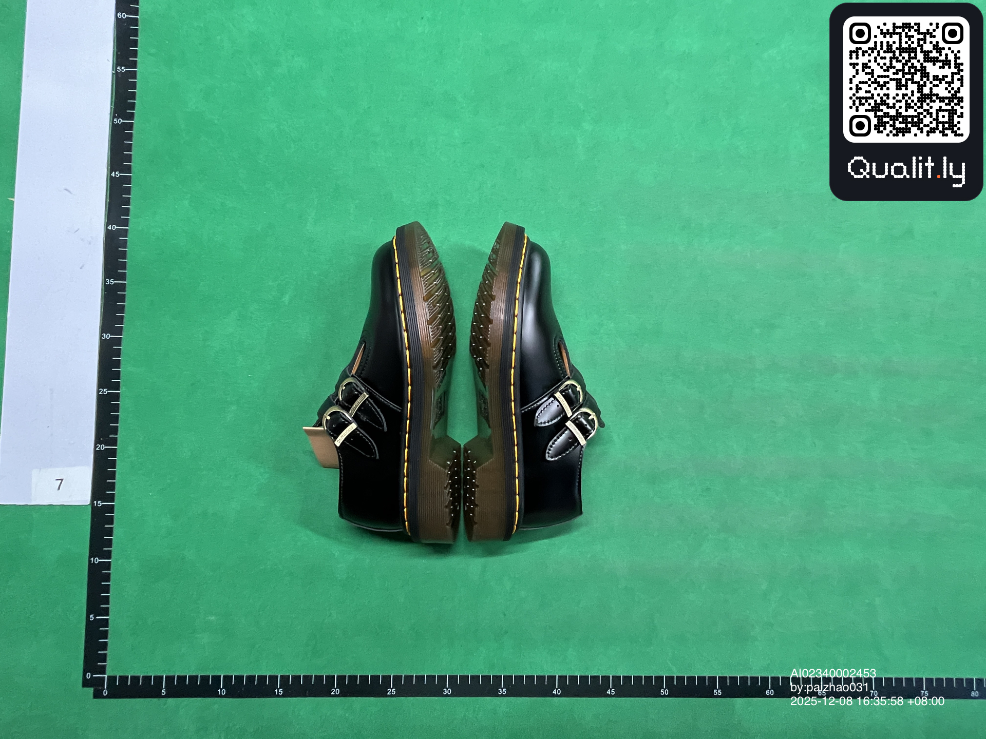 Sneakers QC photo 2 of 10