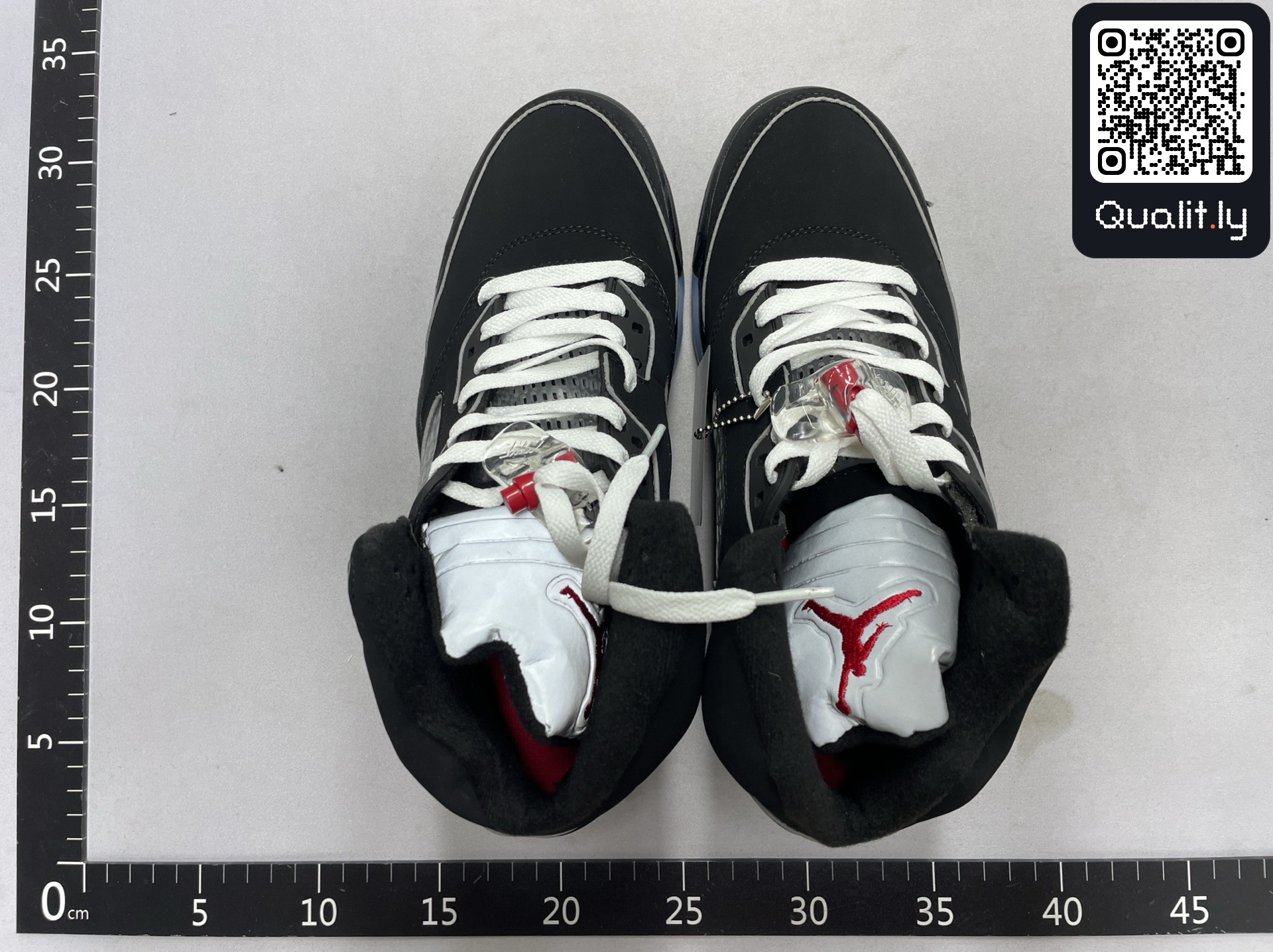Sneakers QC photo 1 of 5