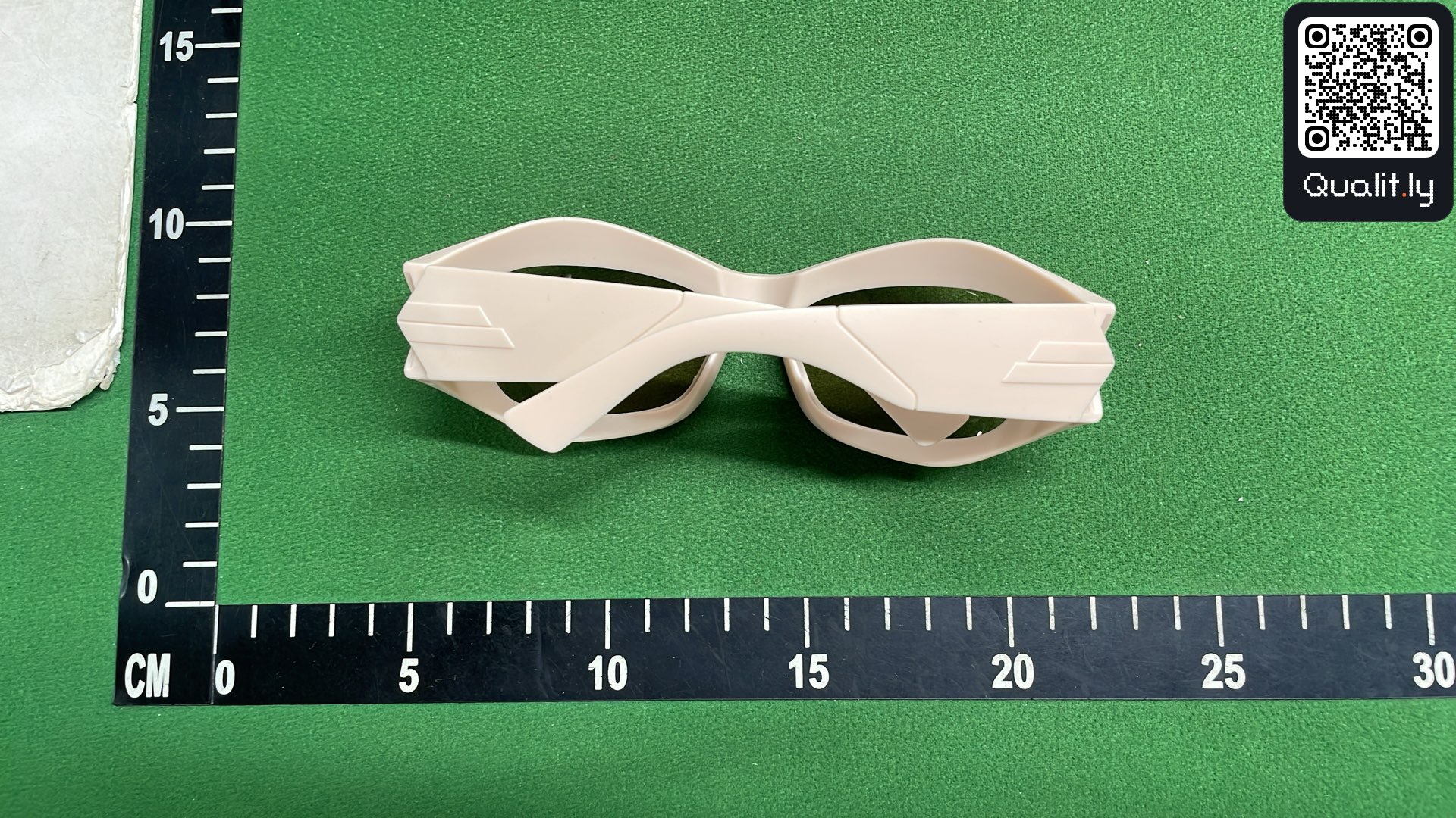 Sunglasses QC photo 2 of 3