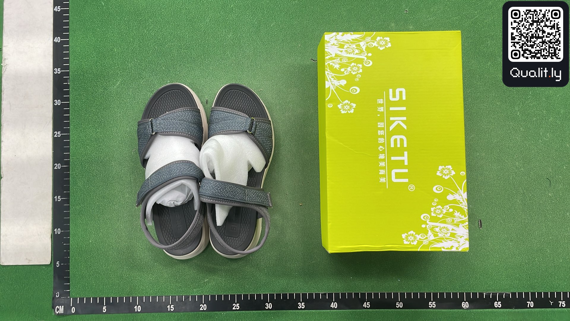 Claquettes — photo QC 1 sur 6