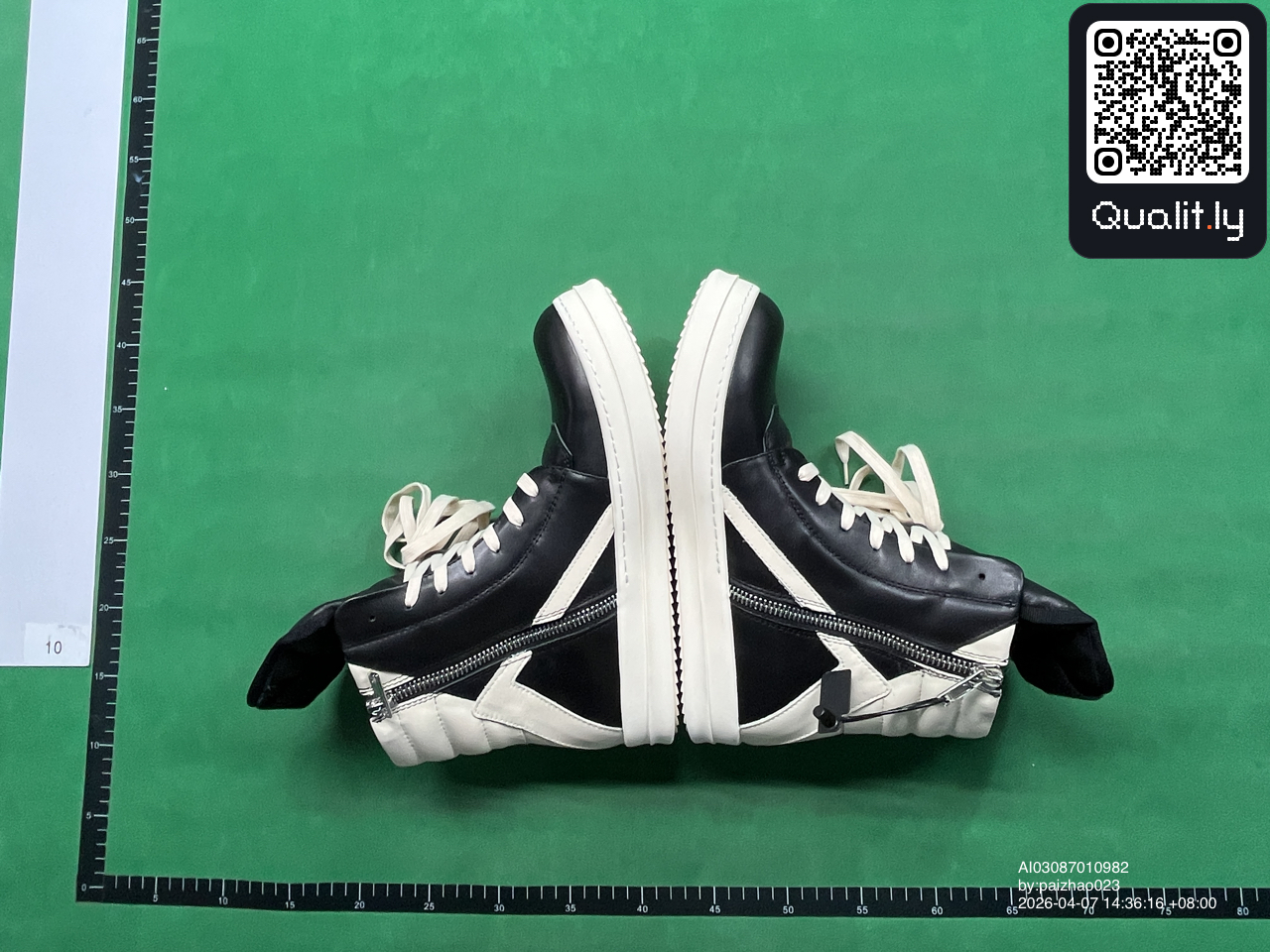 Sneakers QC photo 3 of 10