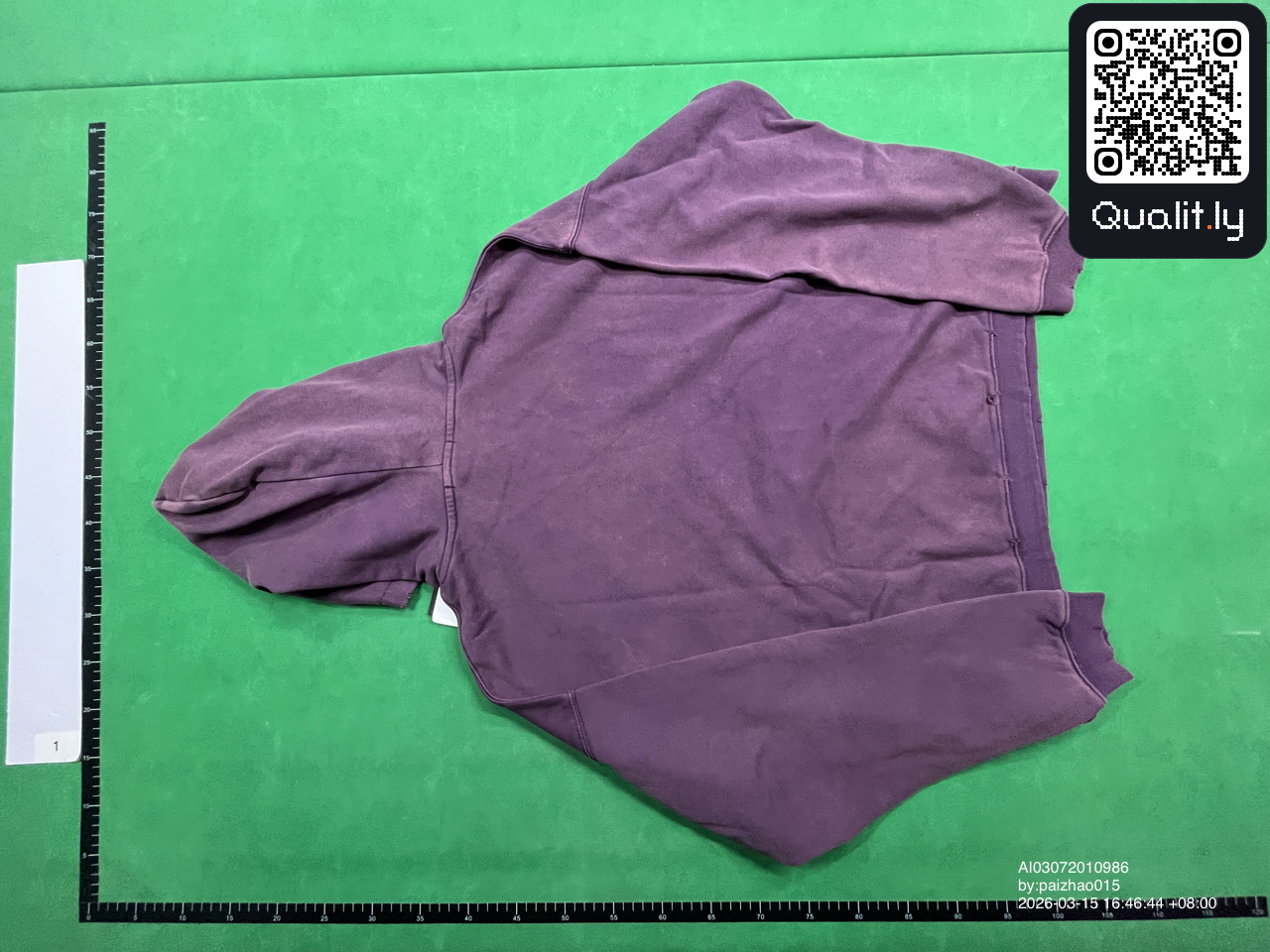 Sweat à capuche — photo QC 2 sur 10