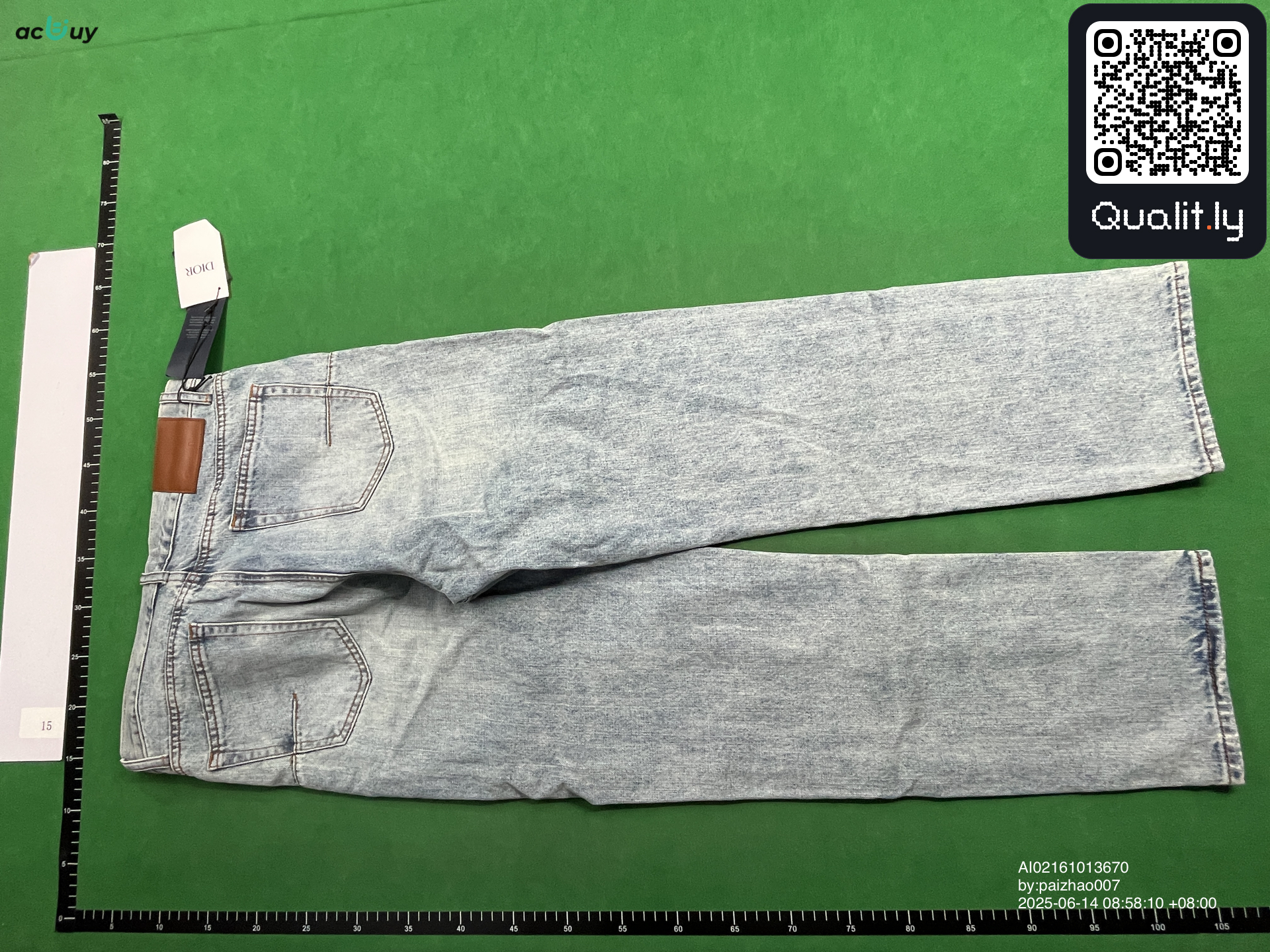 Pantaloni — foto QC 2 di 8