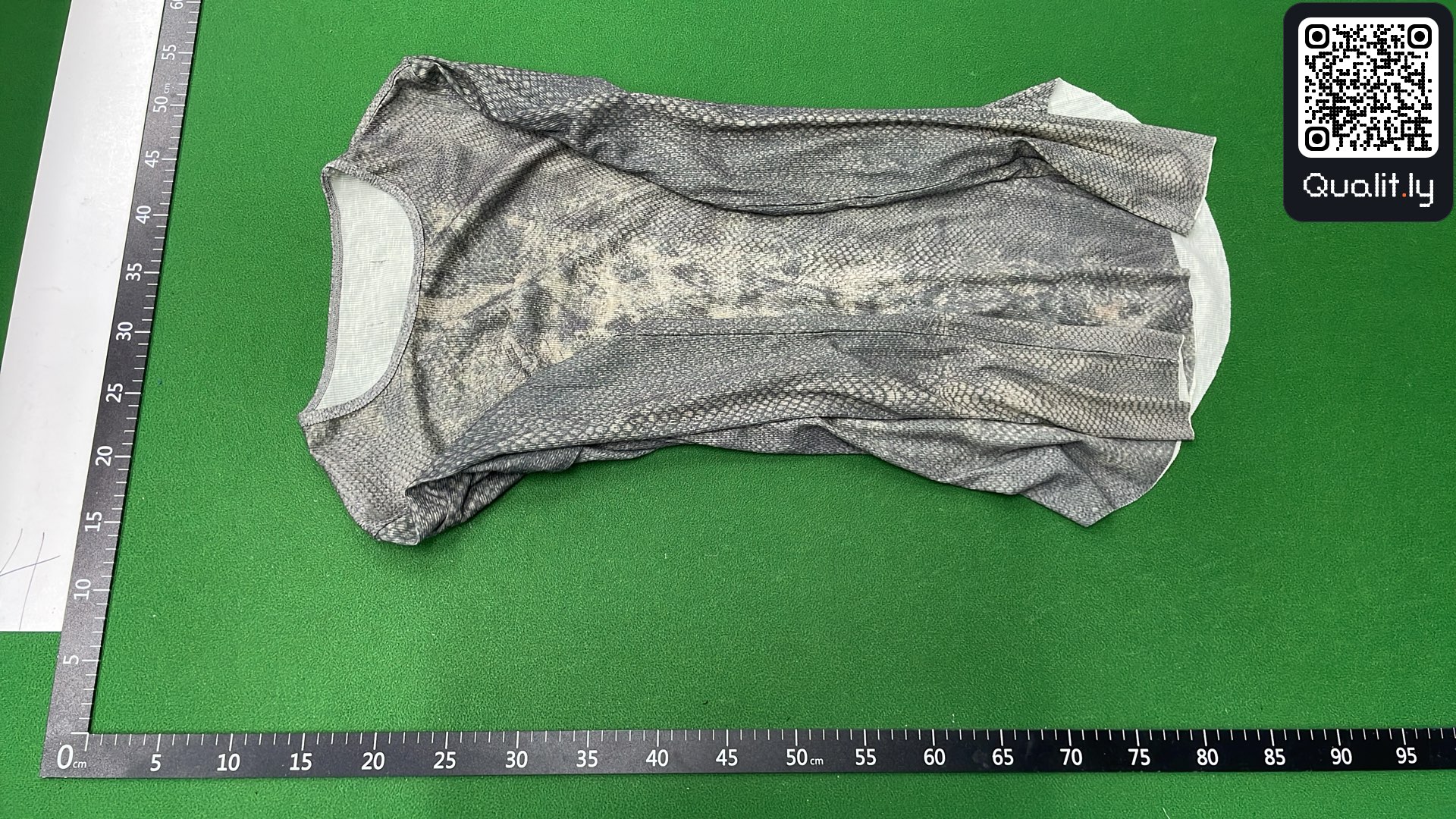 Camiseta — foto QC 2 de 8
