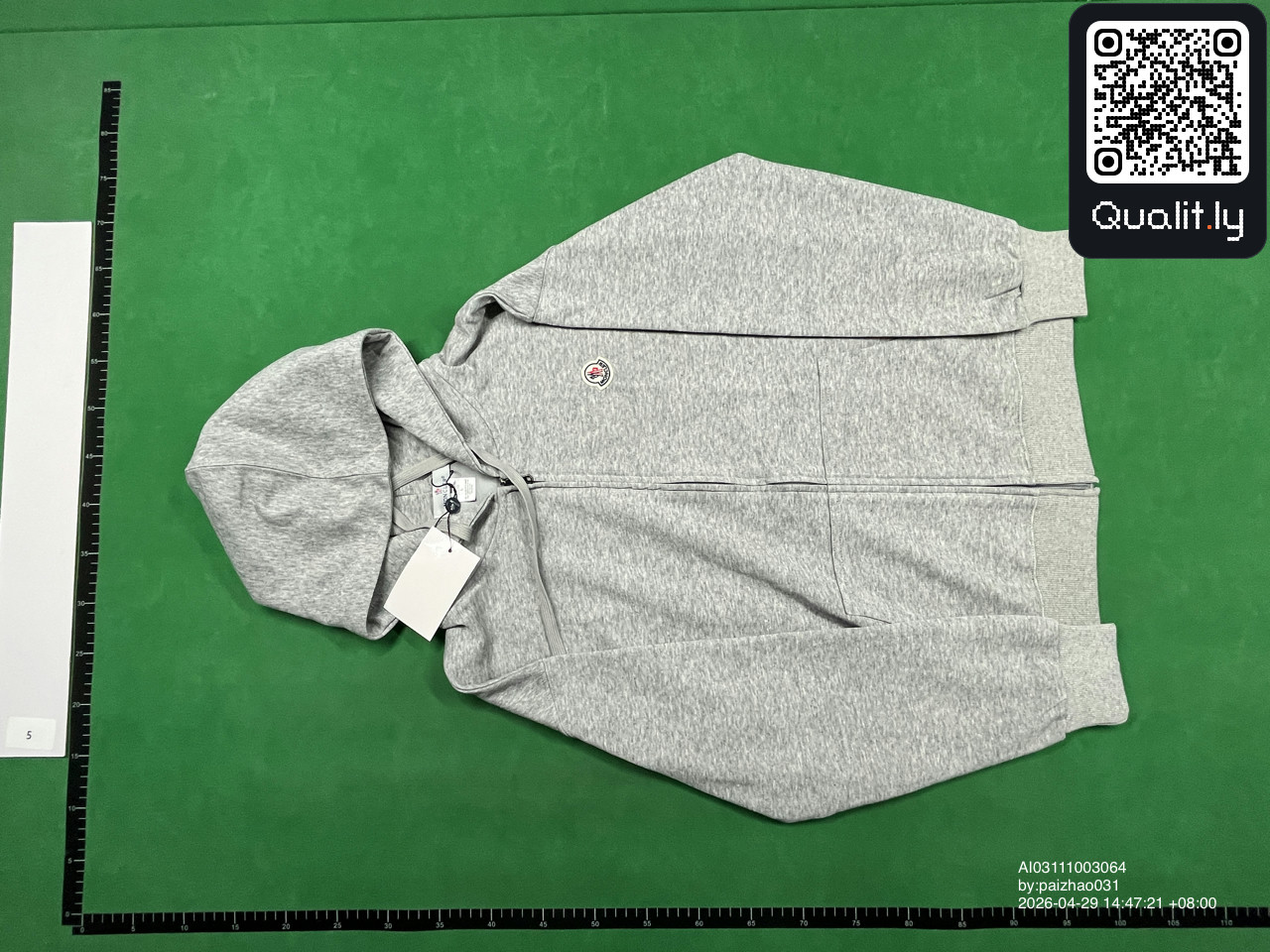 Hoodie — QC-foto 3 van 8