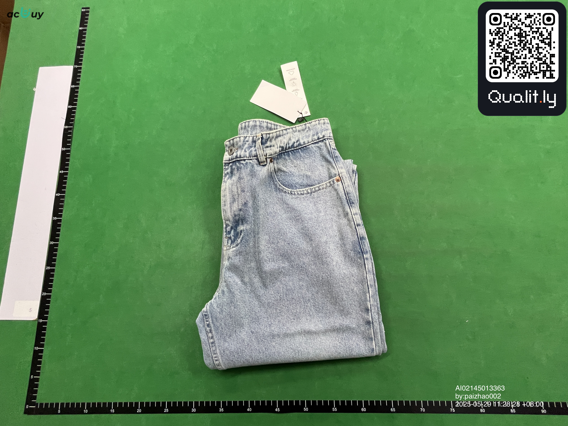 Jeans — QC-foto 1 van 10