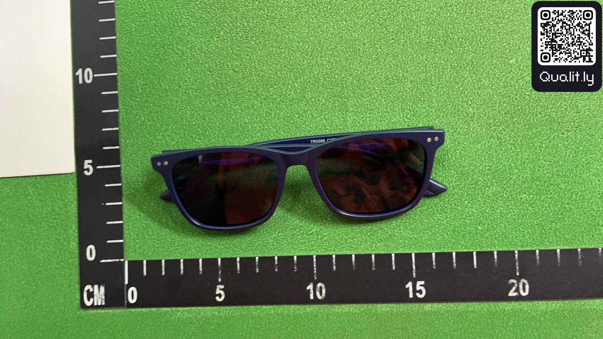 Sonnenbrille — QC-Foto 1 von 3