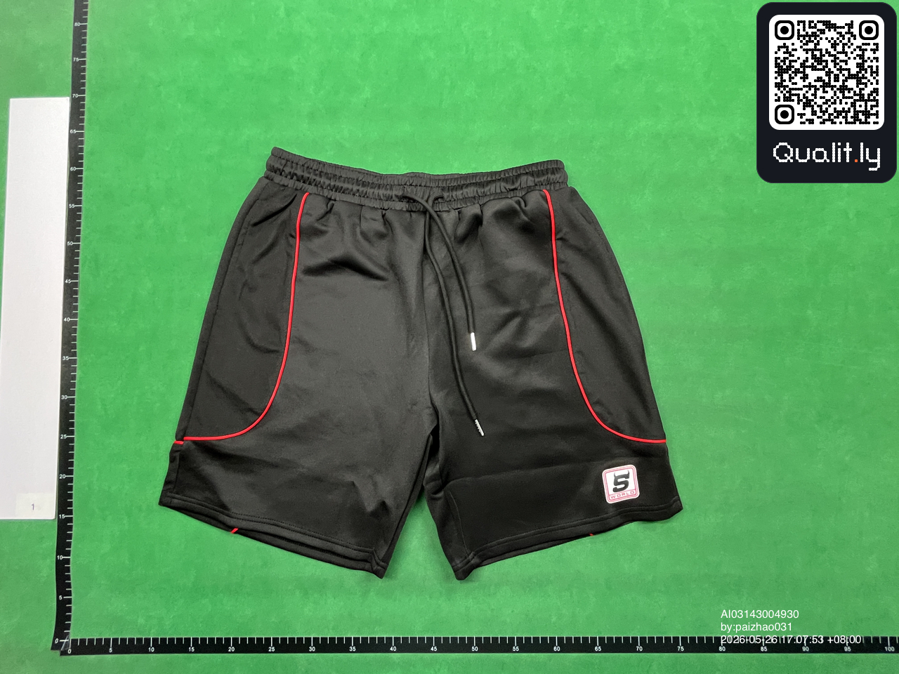 Pantaloni scurți — fotografie QC 3 din 4