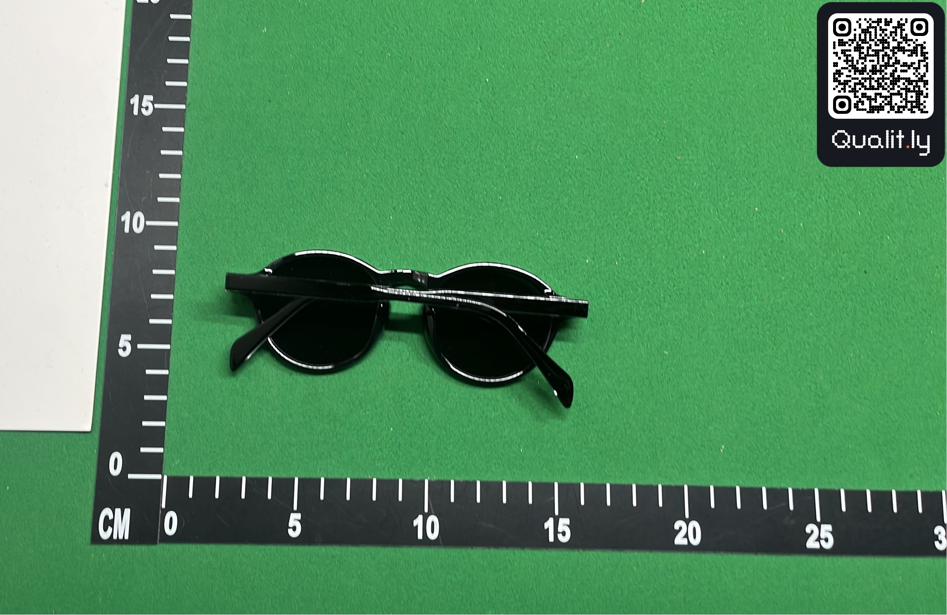 Occhiali da sole — foto QC 2 di 20