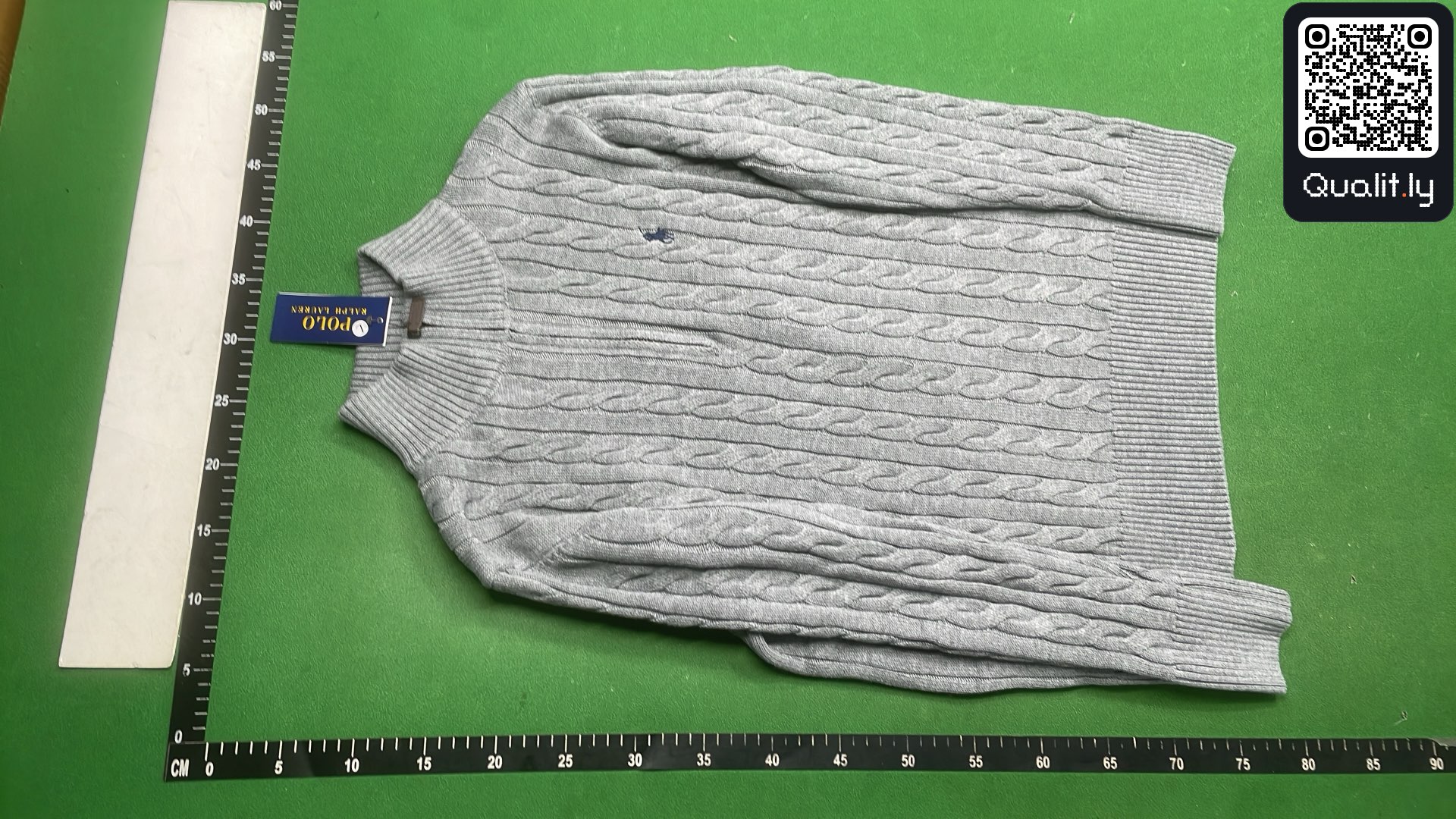 Pull — photo QC 2 sur 4