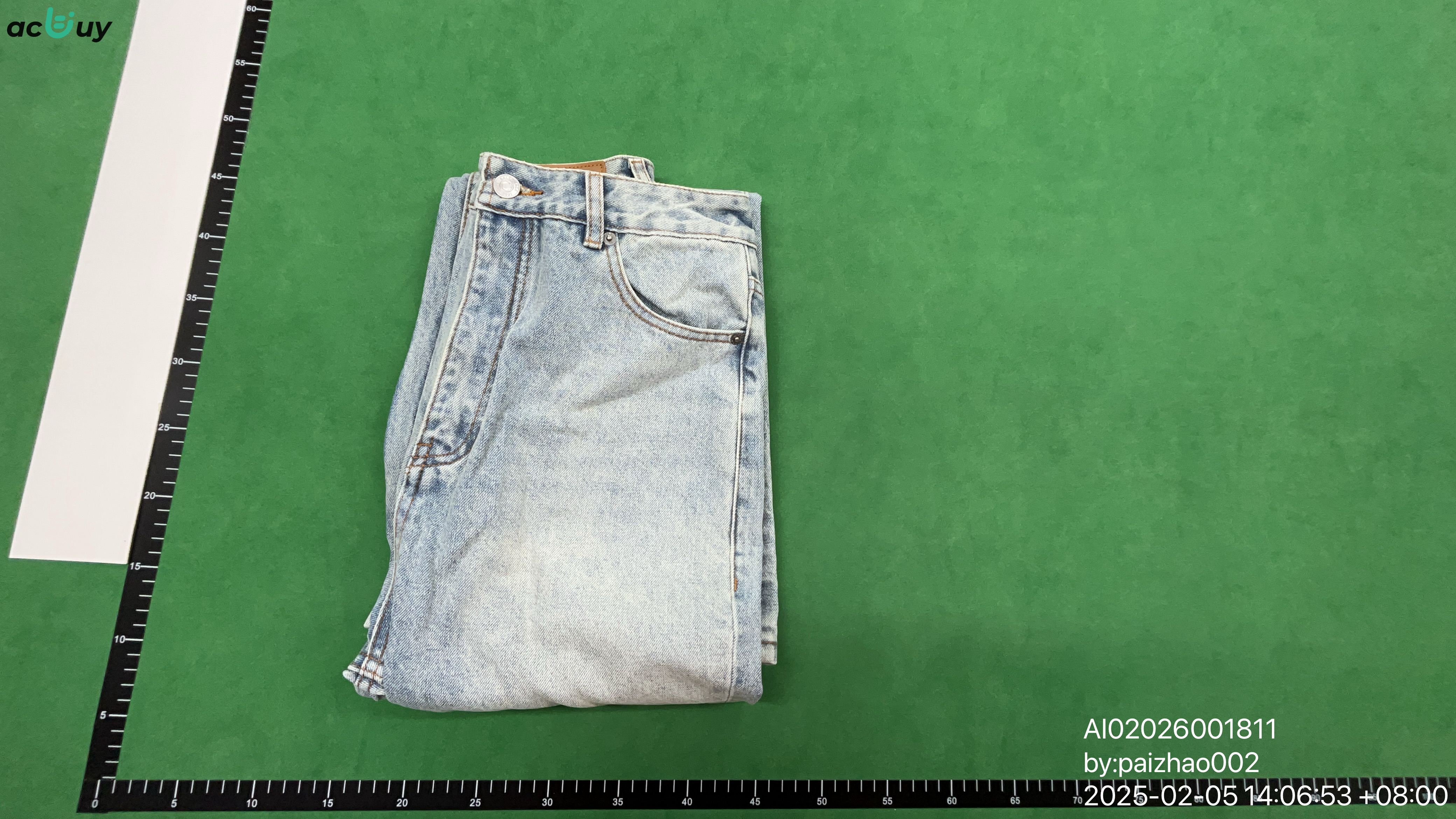 Jeans — QC-foto 1 av 4