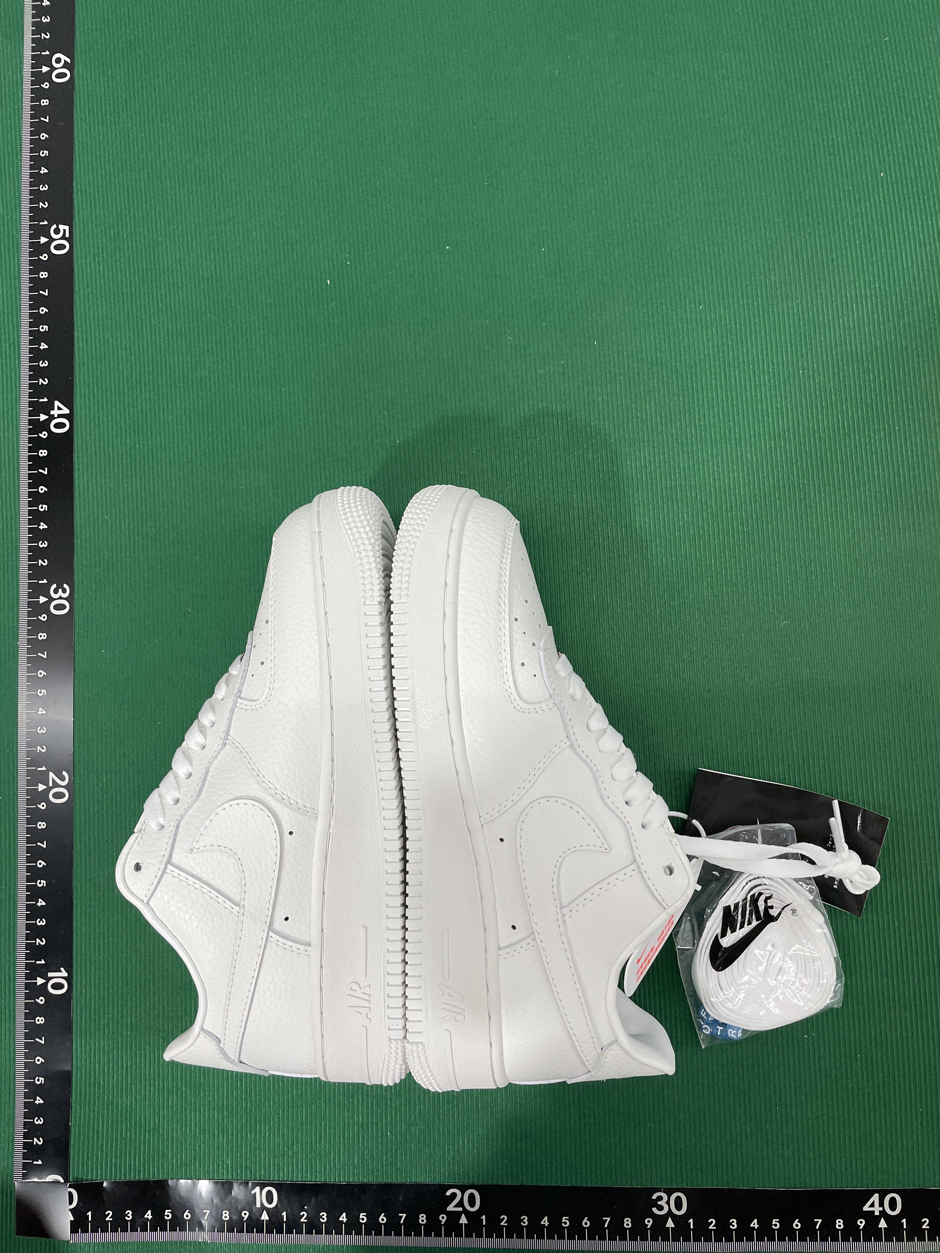 Sneakers QC photo 1 of 24