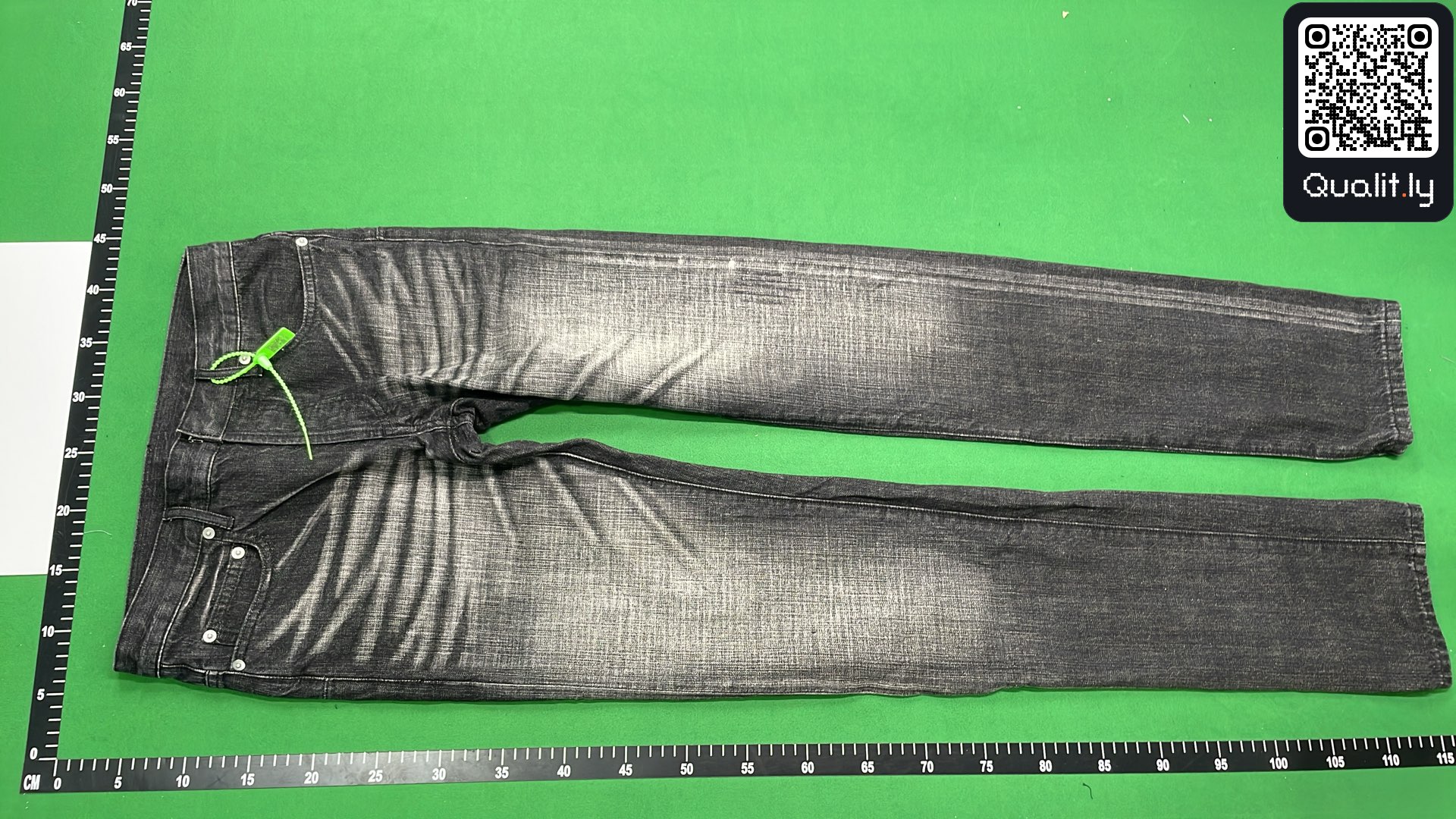Jeans — QC-foto 2 av 4