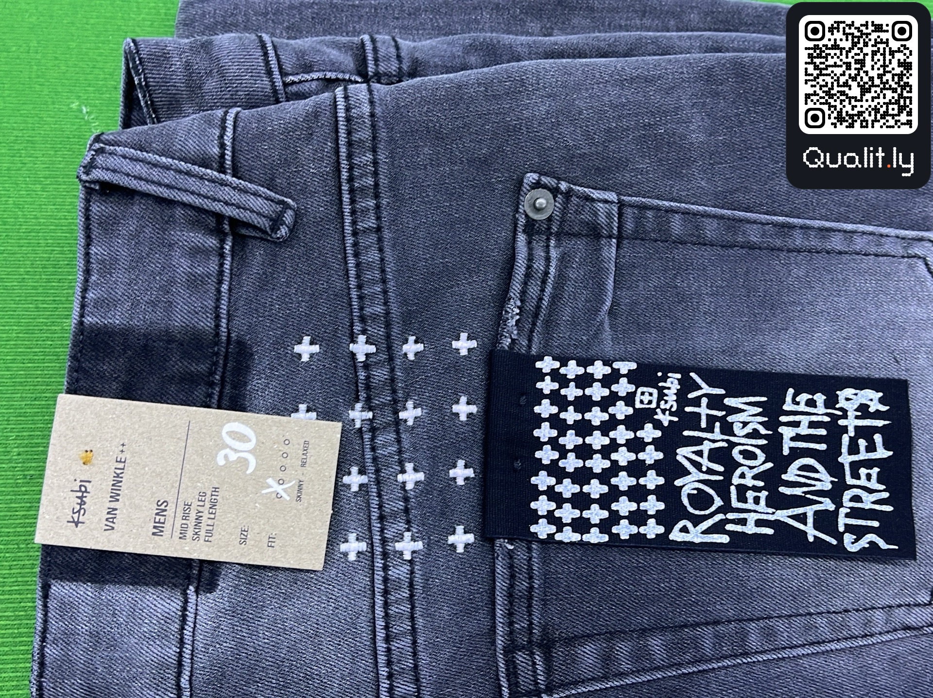 Pantaloni — foto QC 2 di 4