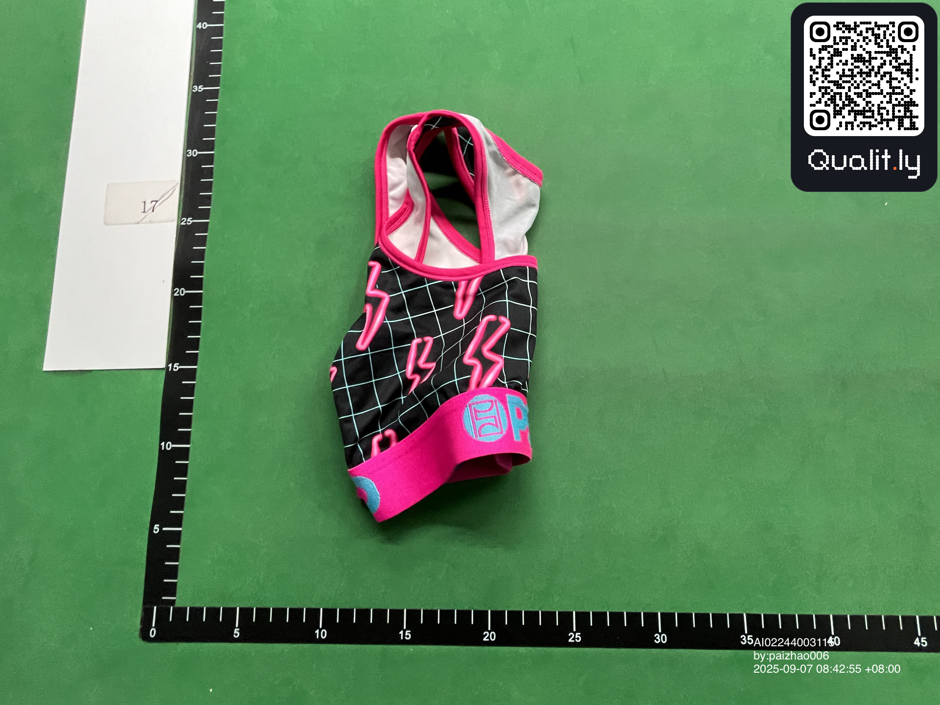 Shorts QC photo 1 of 26