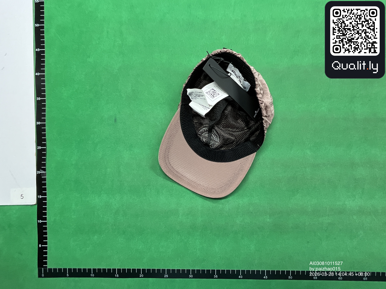Pet — QC-foto 1 van 9