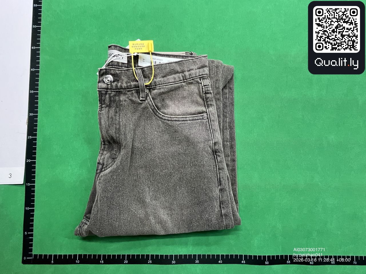 Jeans — QC-foto 1 van 4
