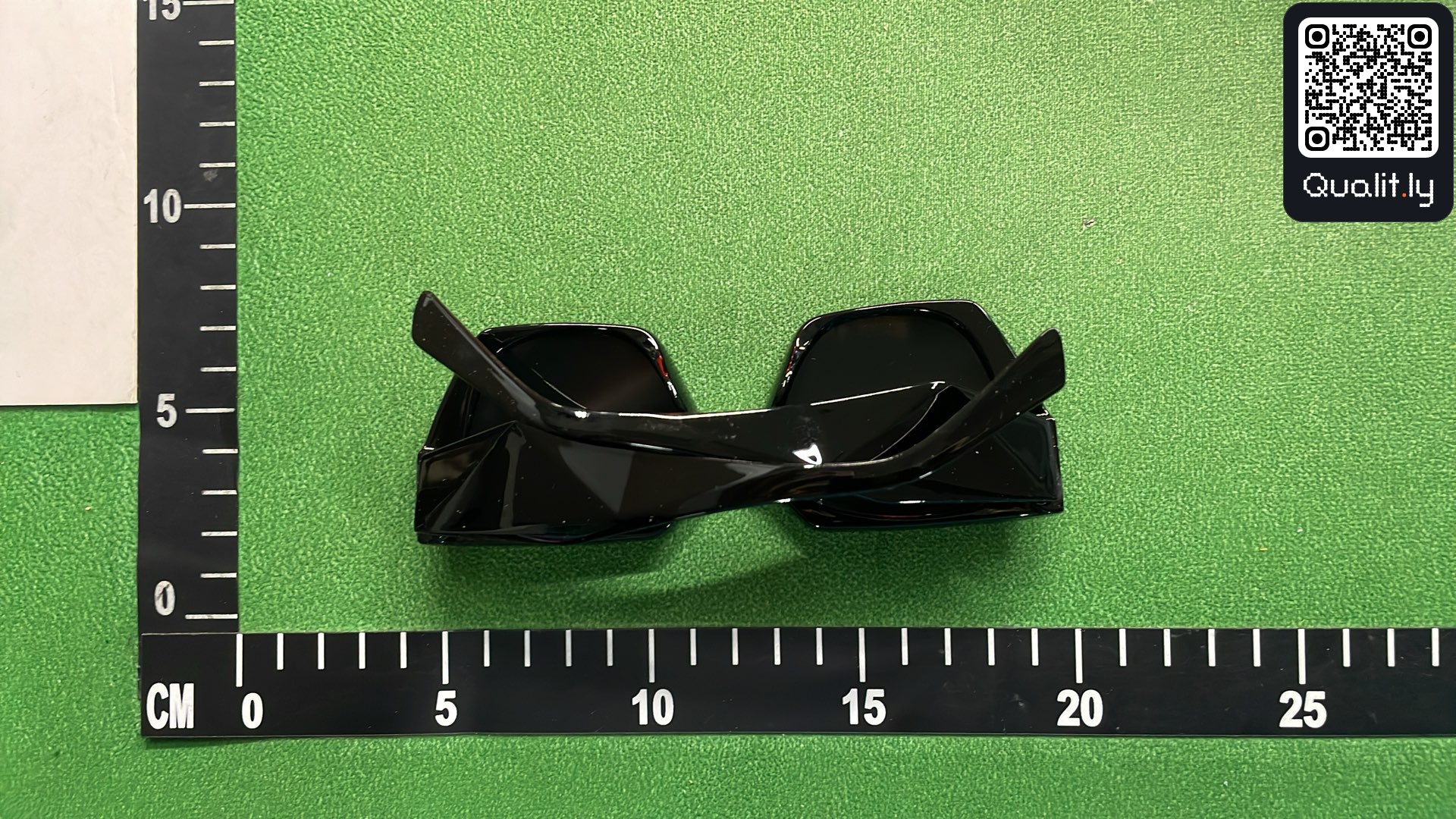 Sunglasses QC photo 2 of 6