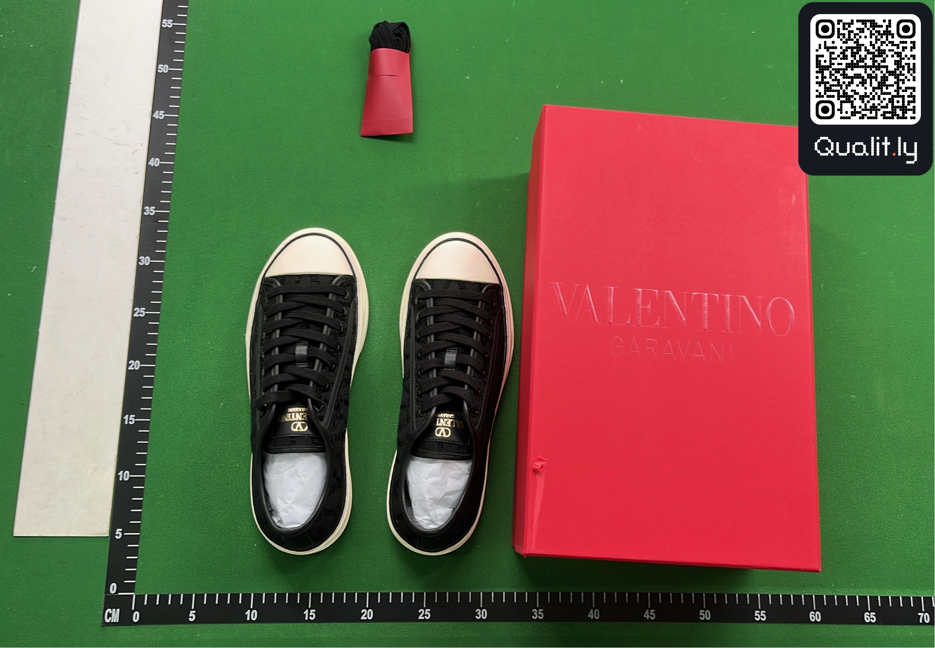 Sneakers QC photo 1 of 6
