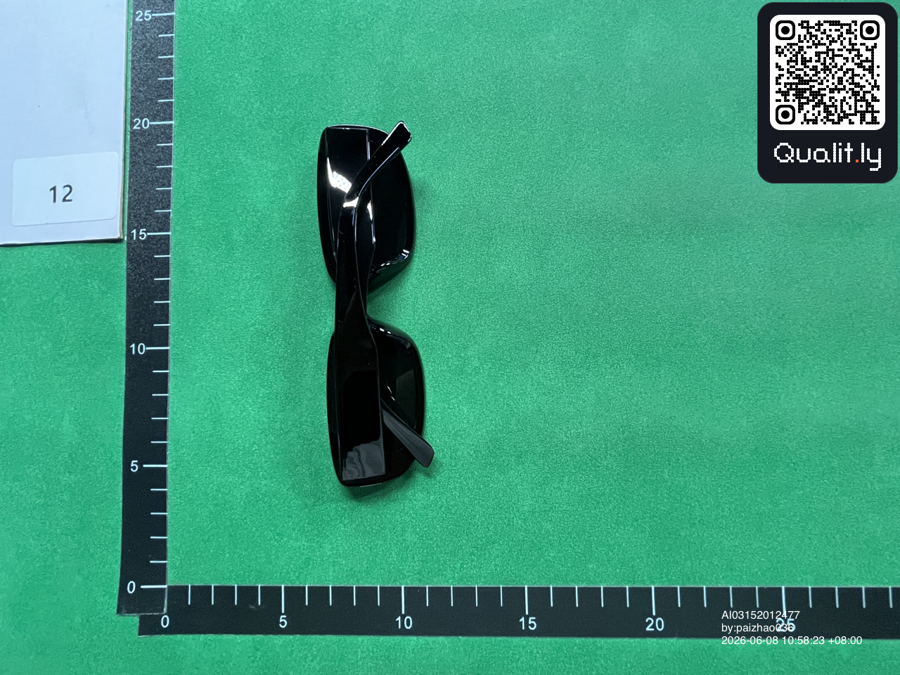 Okulary przeciwsłoneczne — zdjęcie QC 2 z 13