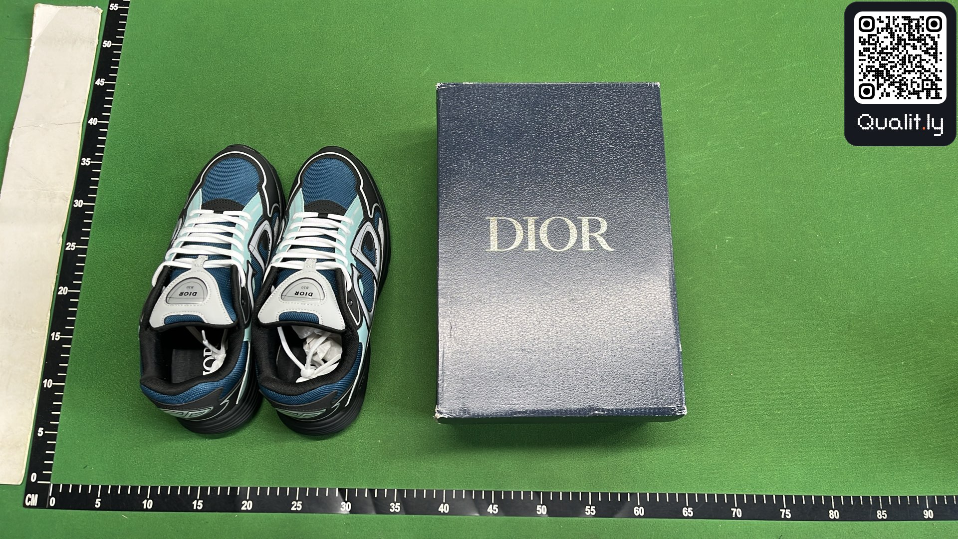 Sneakers — foto QC 1 di 18