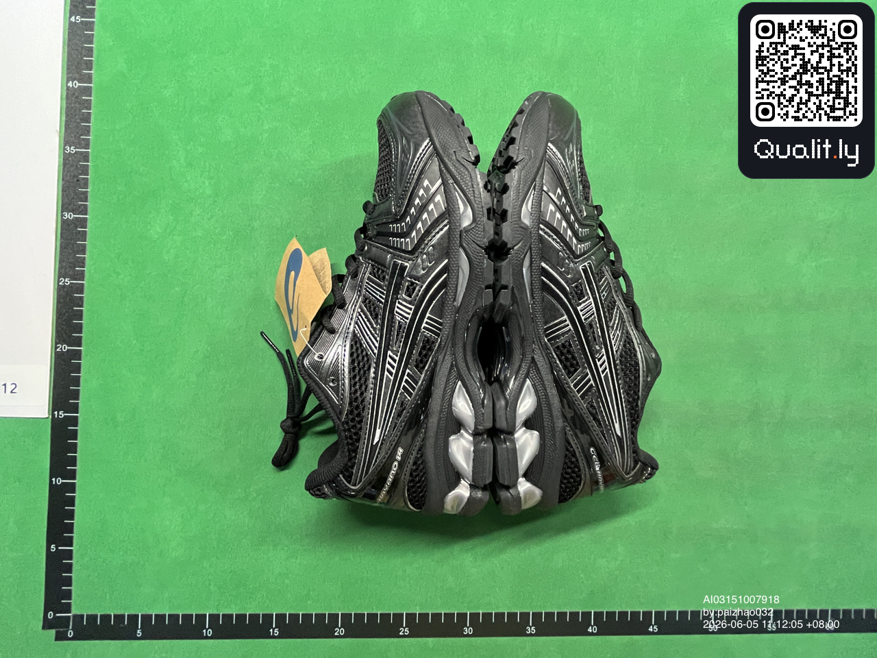 Sneakers QC photo 2 of 186