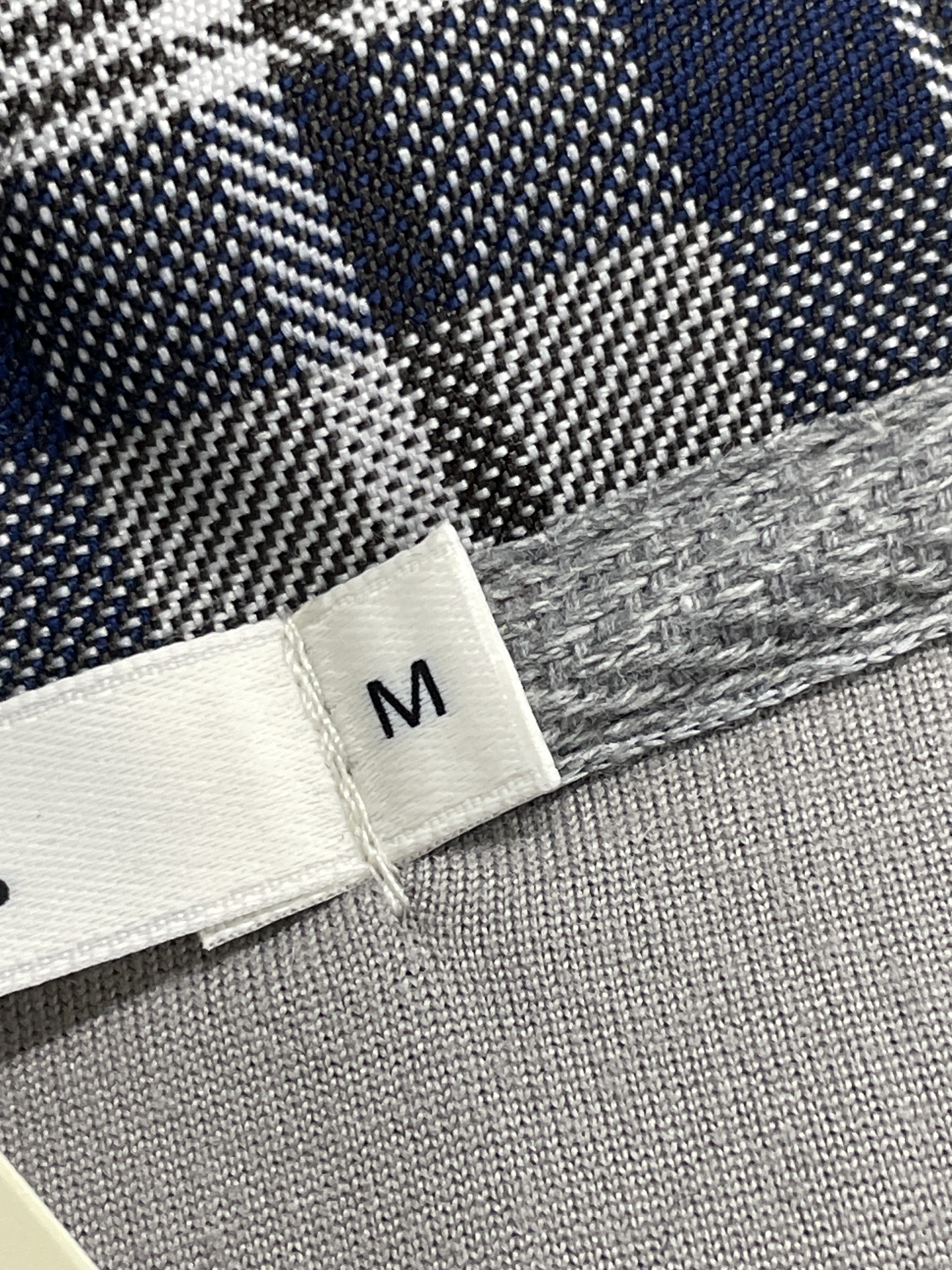 Hoodie — QC-Foto 2 von 44