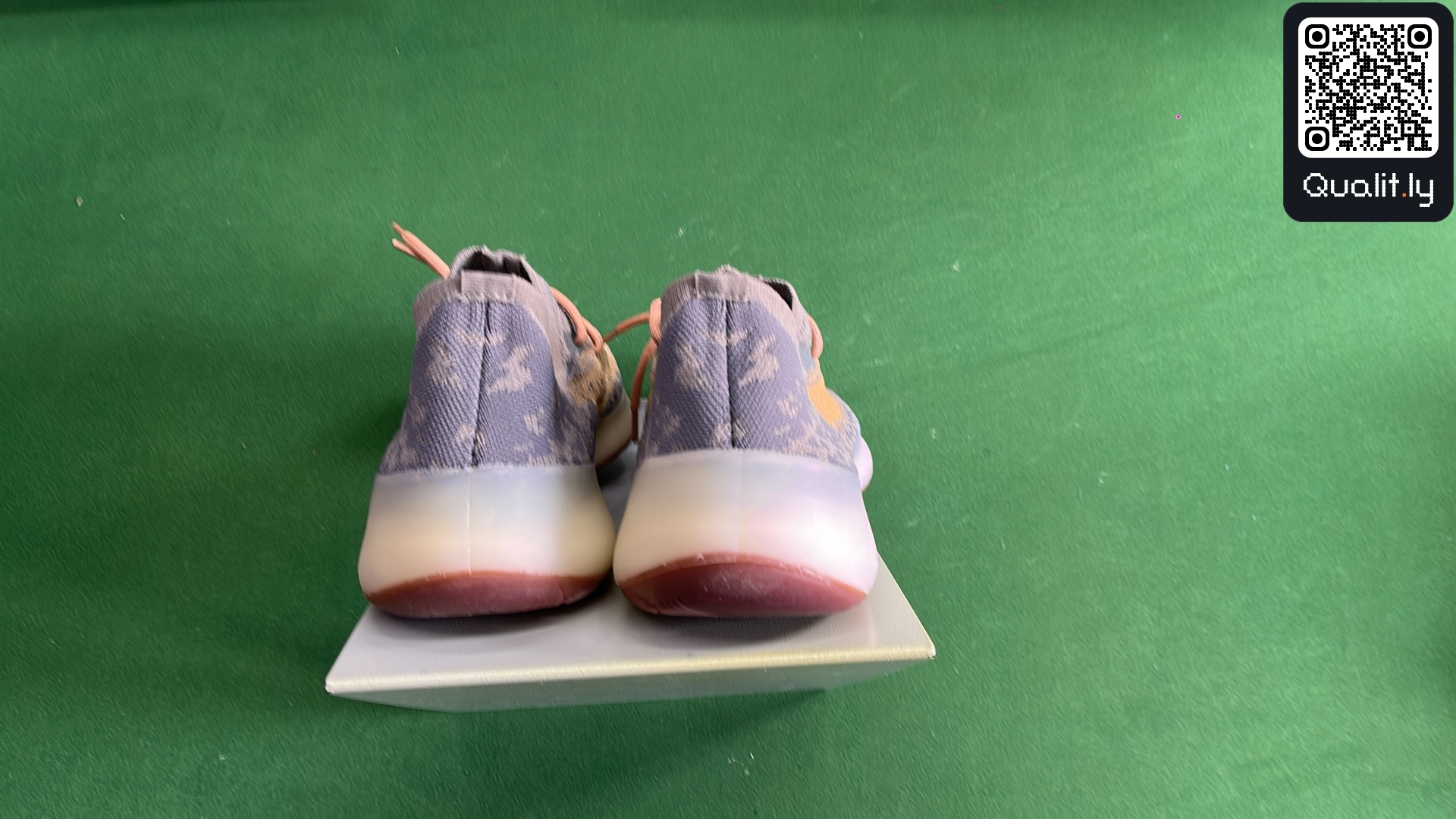 Sneakers QC photo 3 of 6