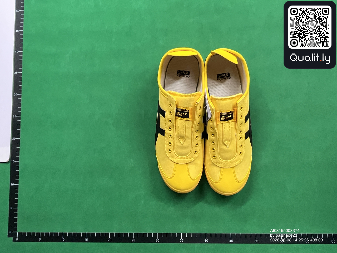 Sneakers QC photo 2 of 30