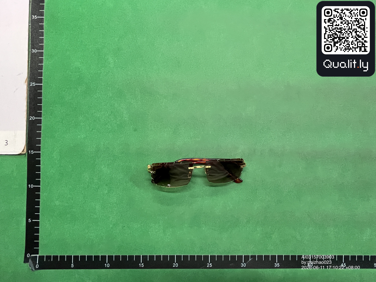 Sunglasses QC photo 3 of 22