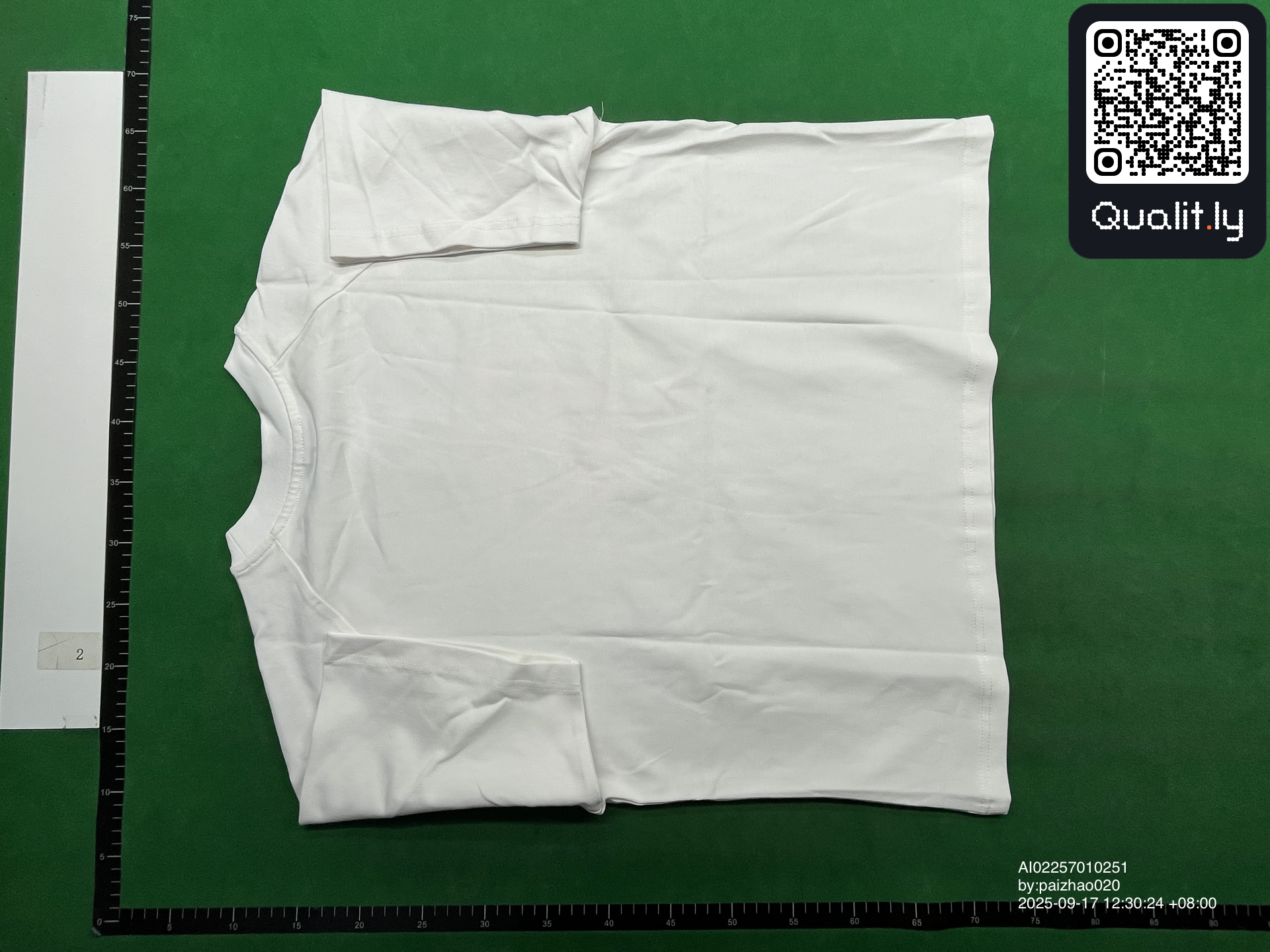 T-shirt — foto QC 2 de 4