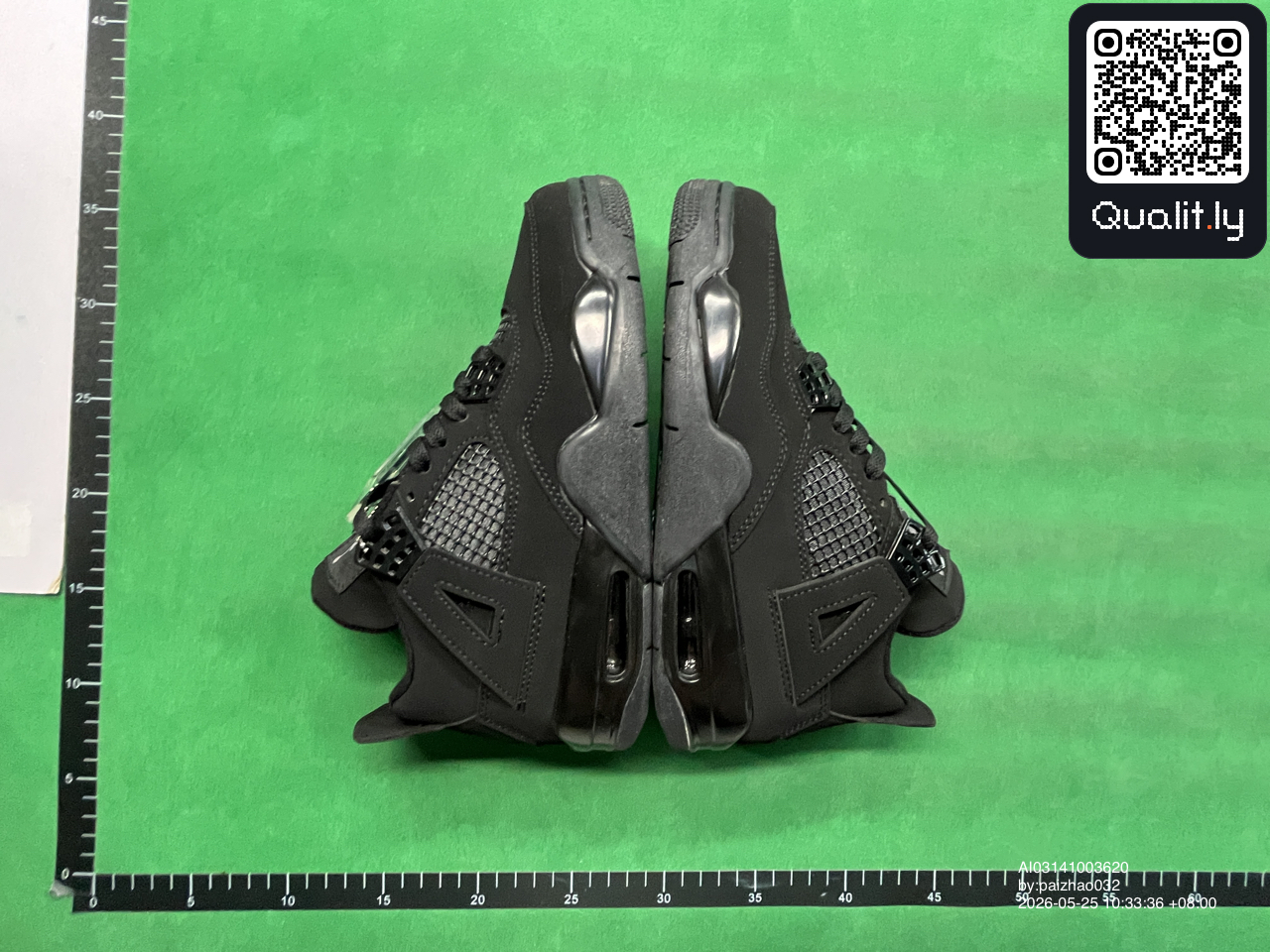 Sneakers — foto QC 2 di 22