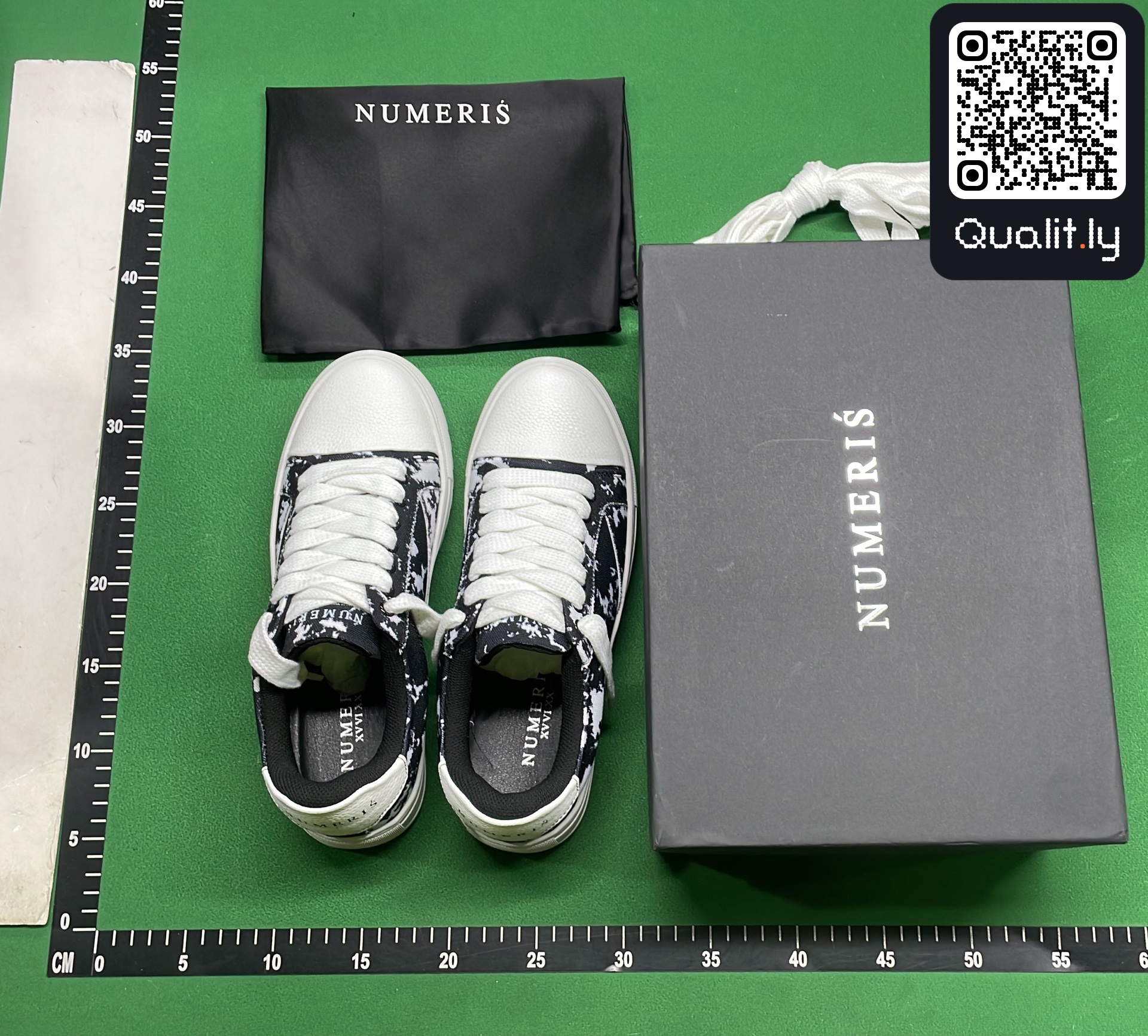 Sneakers — QC-foto 1 van 12