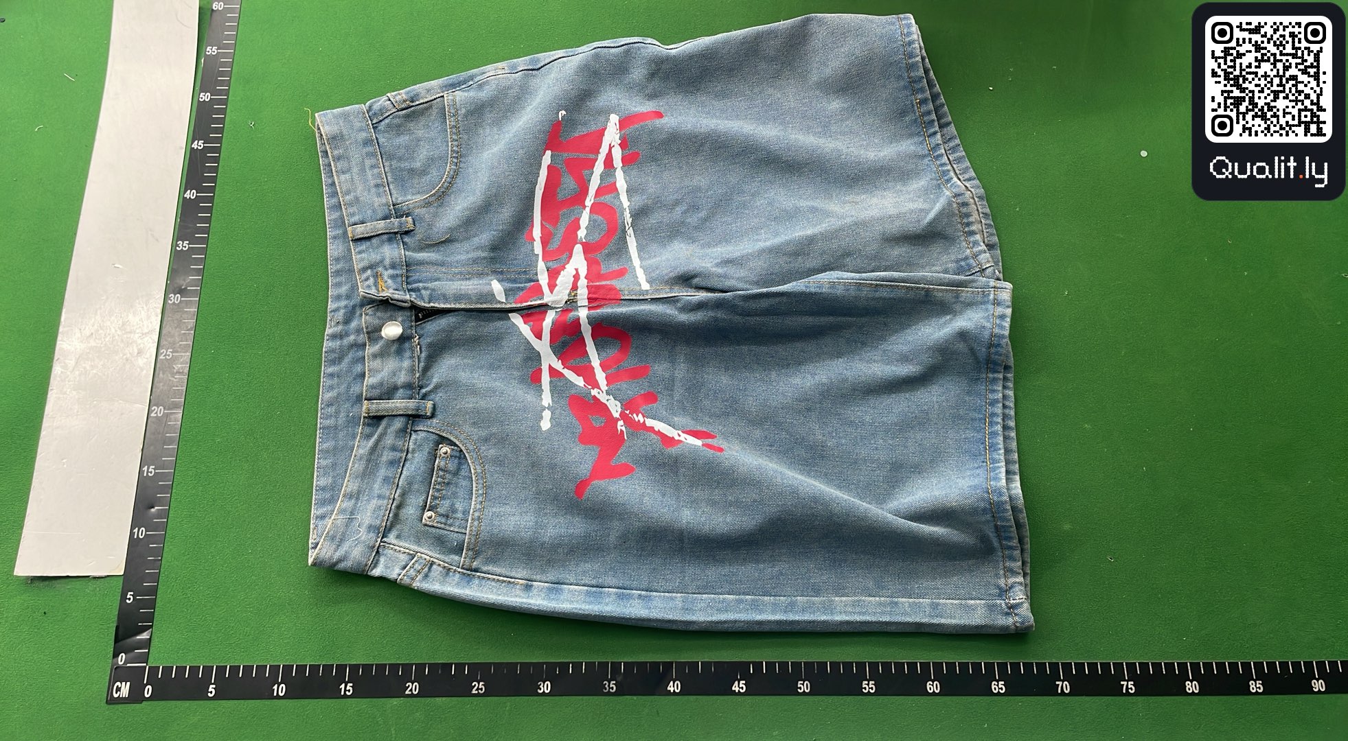Jeans — QC-foto 2 av 3