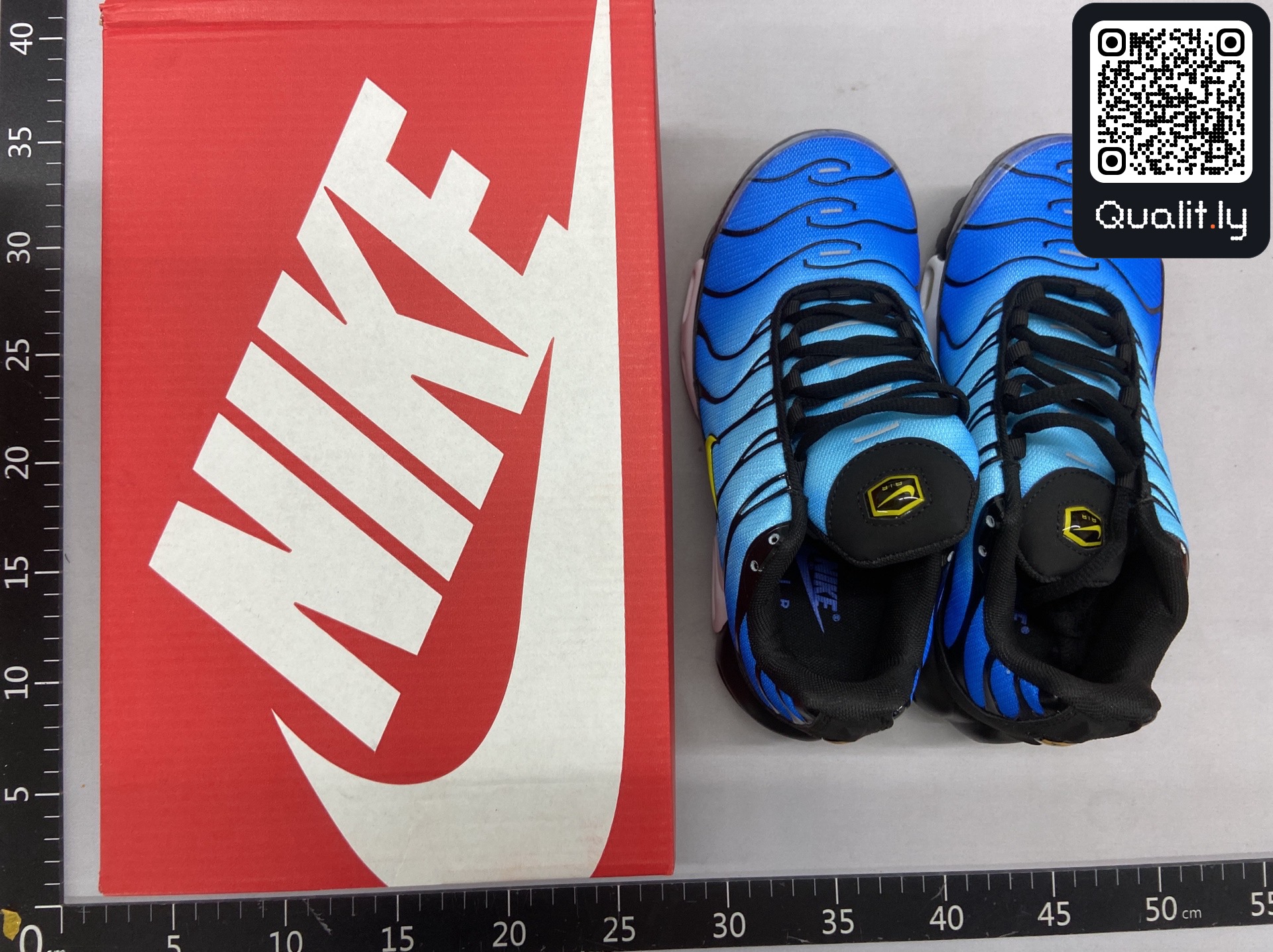 Foto QC 1 di 12