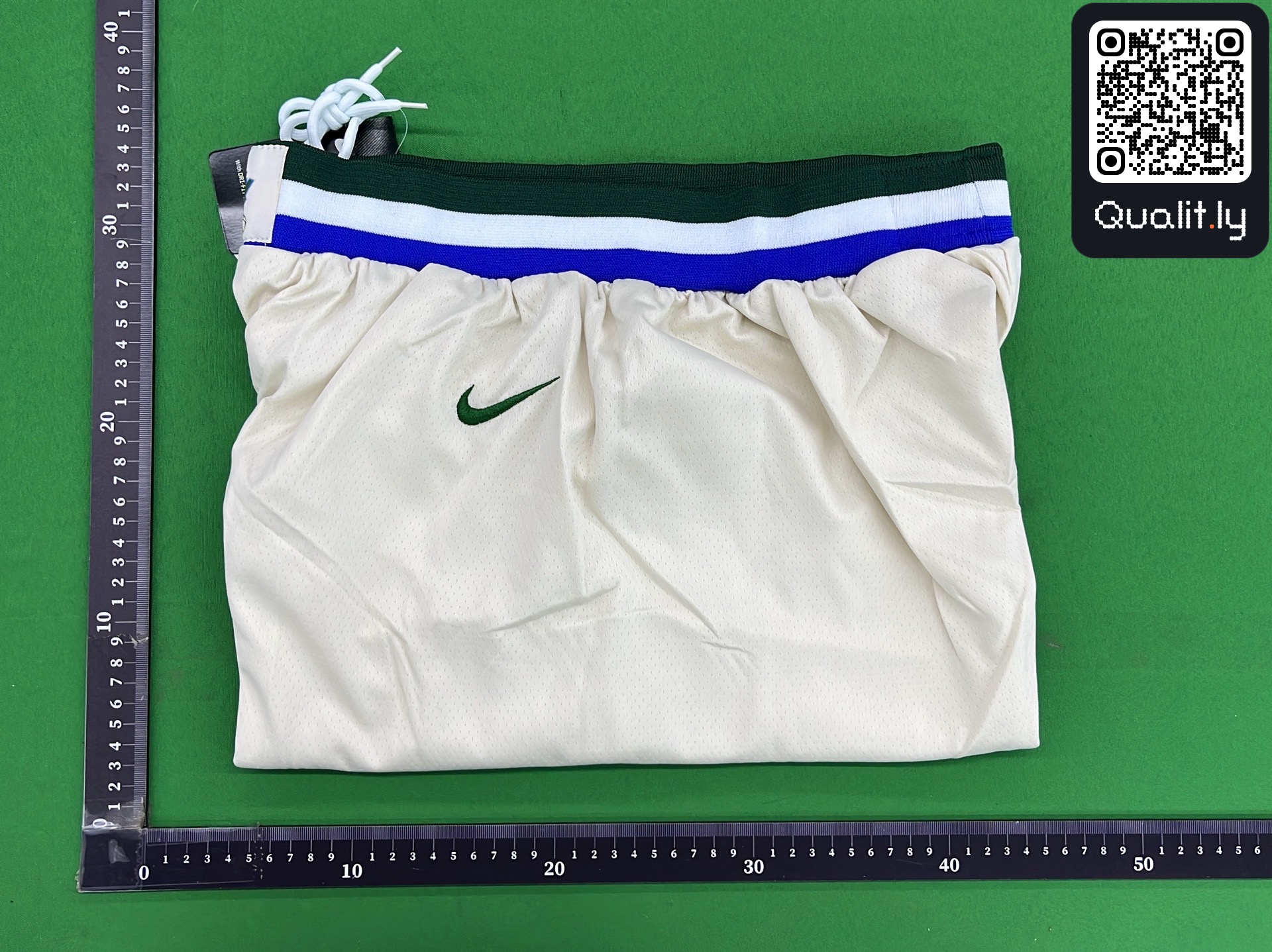 Pantaloncini — foto QC 1 di 100