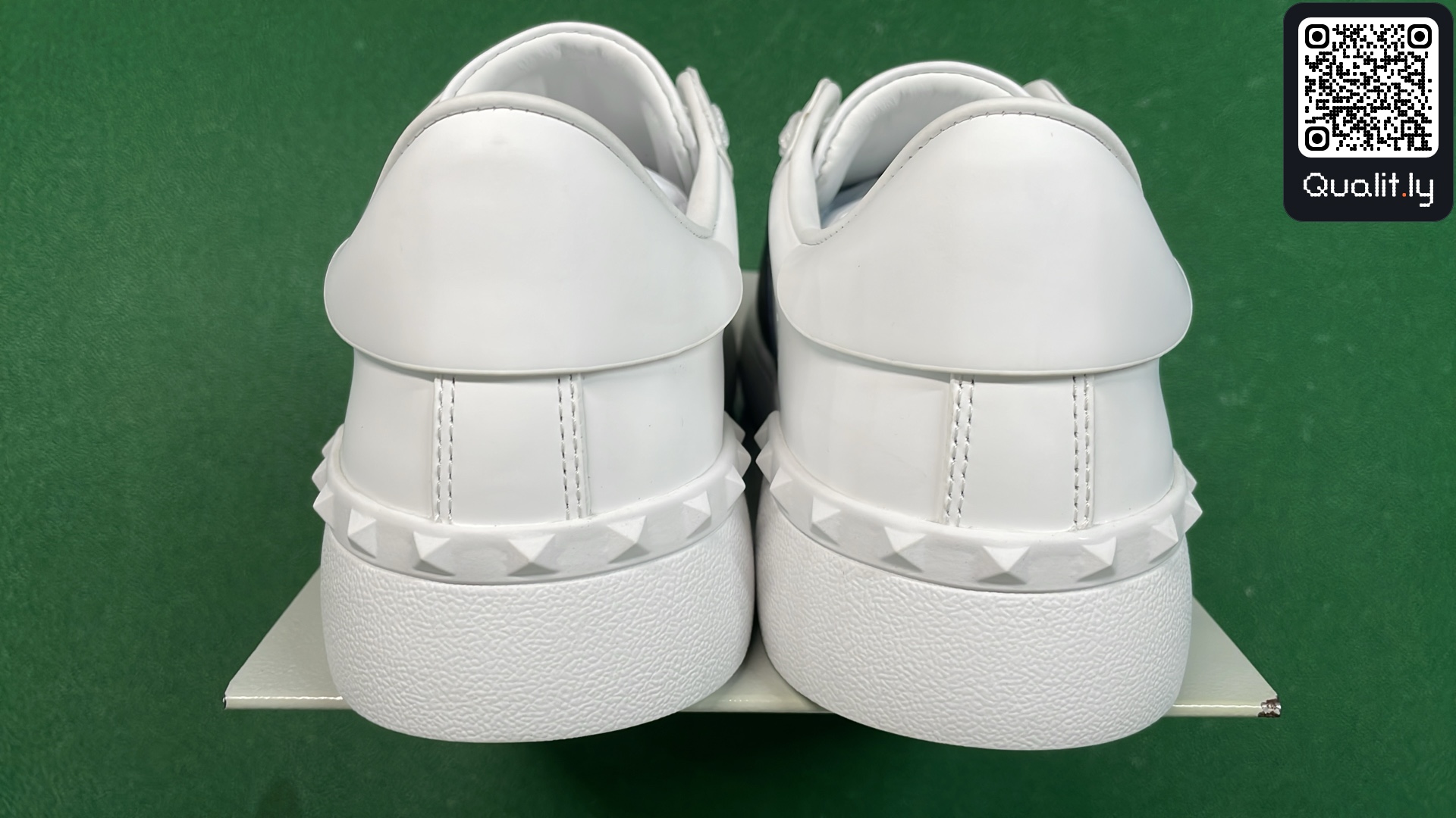 Sneakers QC photo 3 of 12