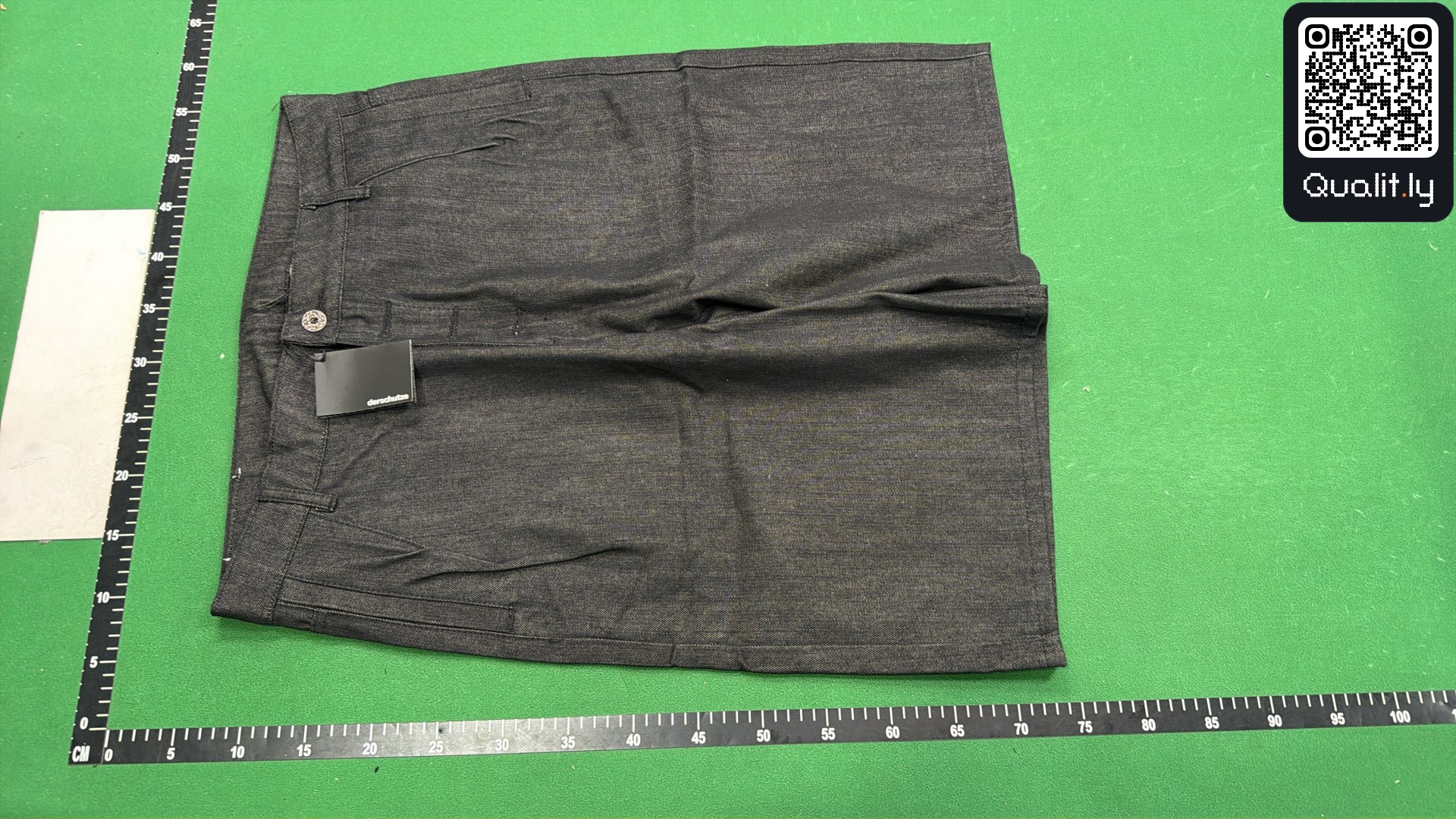Pantaloncini — foto QC 2 di 4