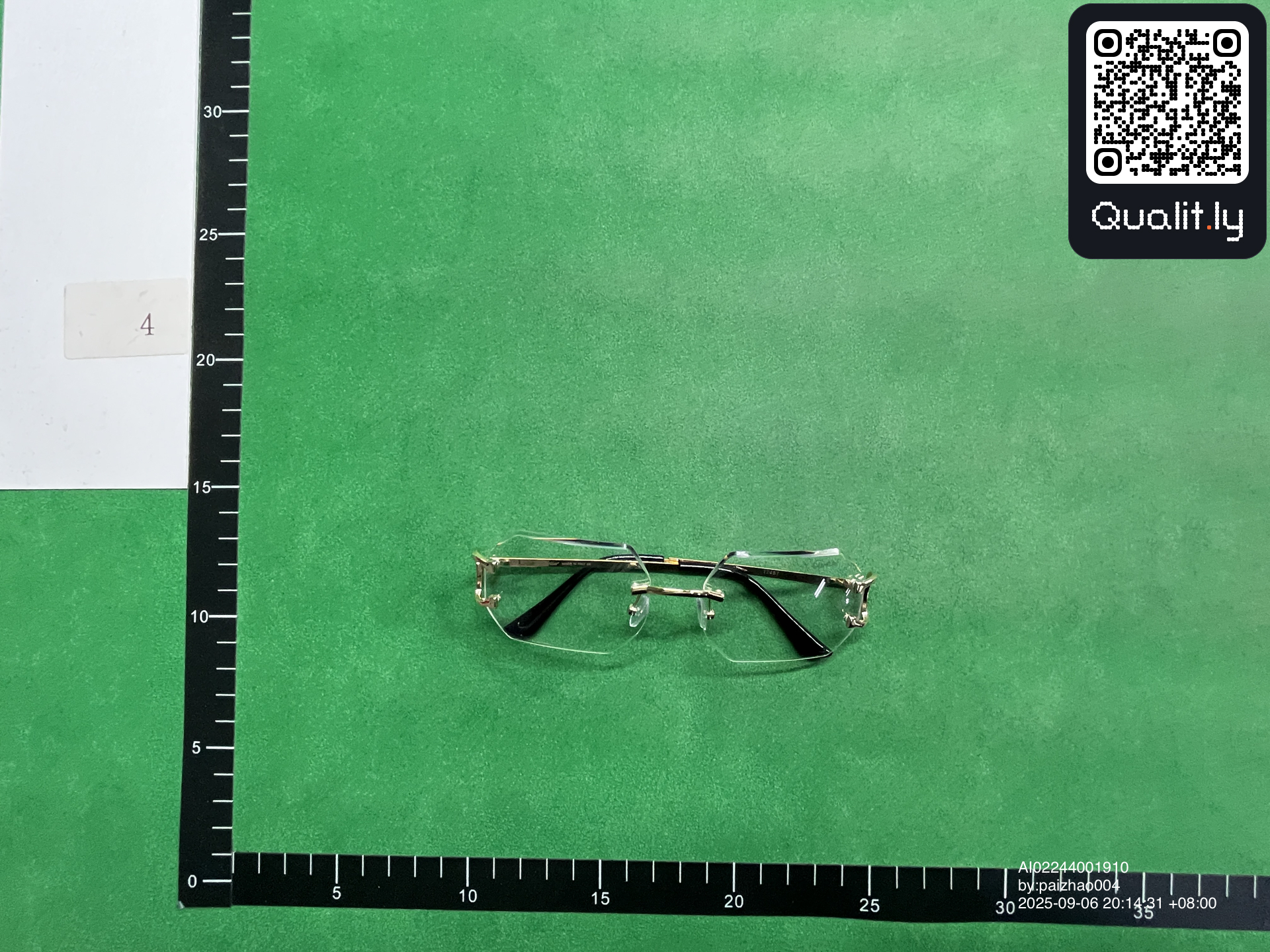 Sunglasses QC photo 1 of 39