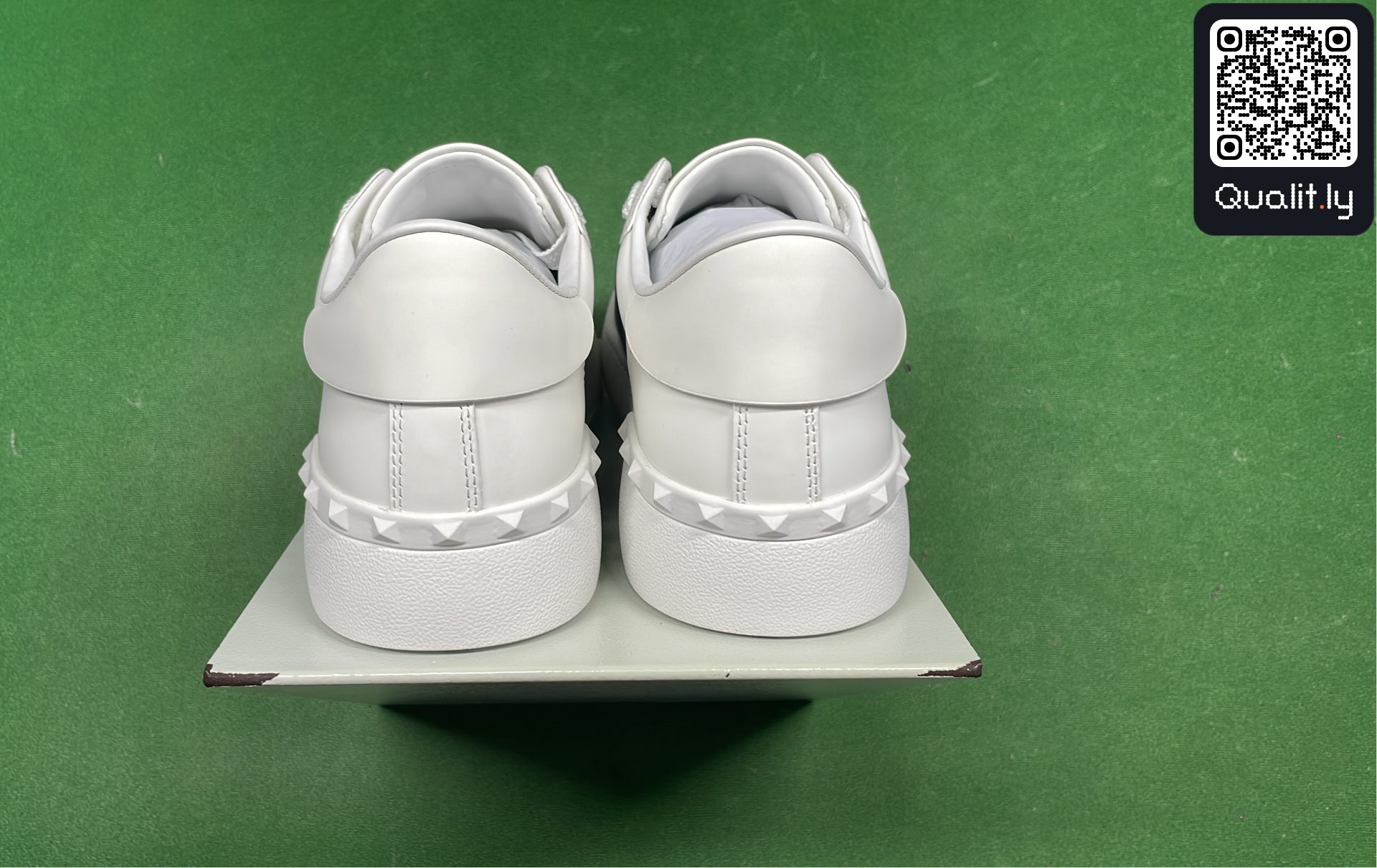 Sneakers — QC-foto 3 van 6
