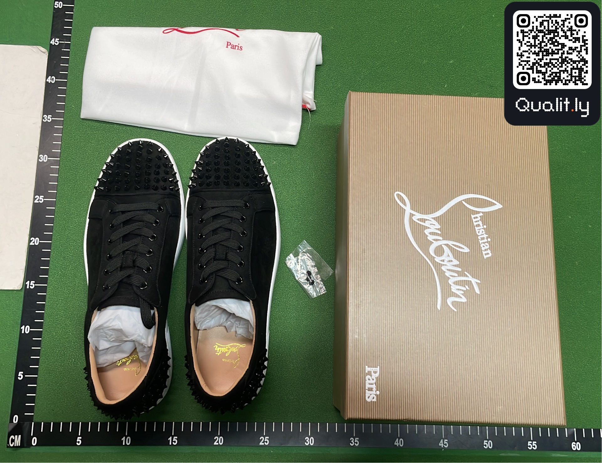 Sneakers QC photo 1 of 6
